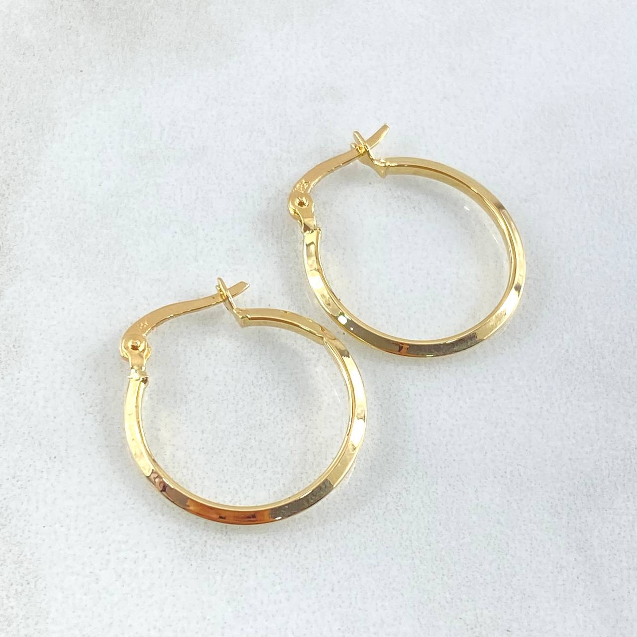 Clau Hoop Earrings 1gr / 0.9in / 18K Gold ©