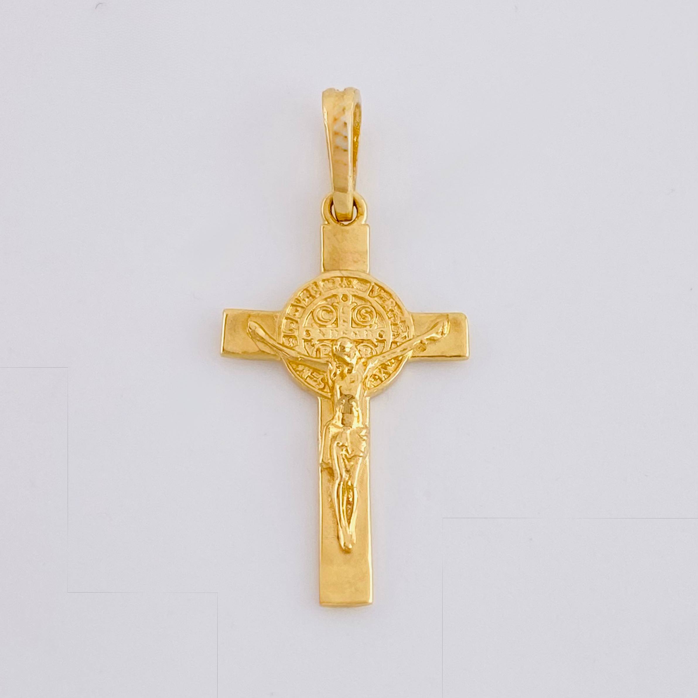 Dije Cruz Cristo San Benito 1.9gr / 1 1/4 in / Oro Amarillo 18K