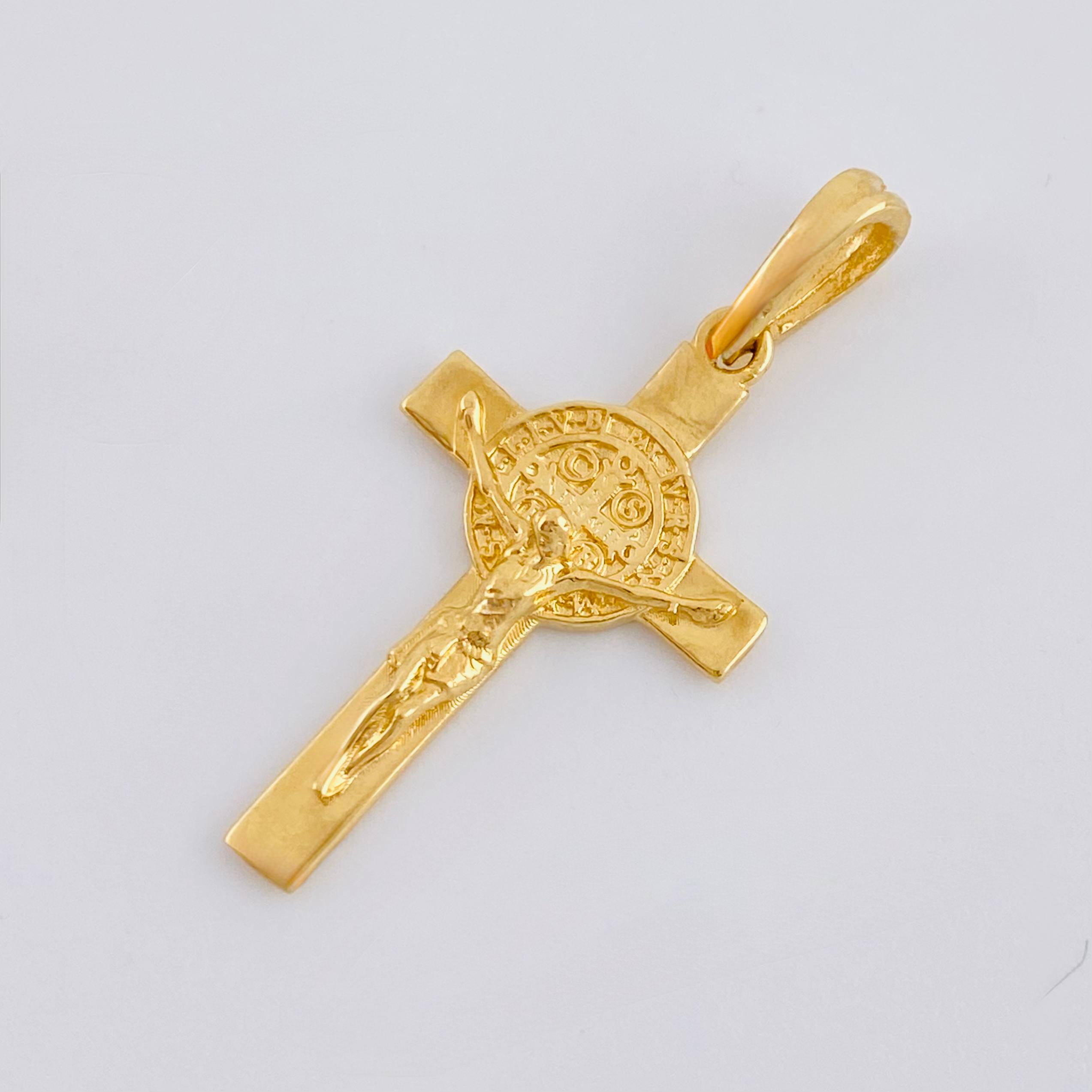 Dije Cruz Cristo San Benito 1.9gr / 1 1/4 in / Oro Amarillo 18K