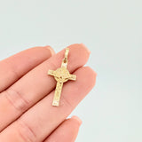 Dije Cruz Cristo San Benito 1.9gr / 1 1/4 in / Oro Amarillo 18K