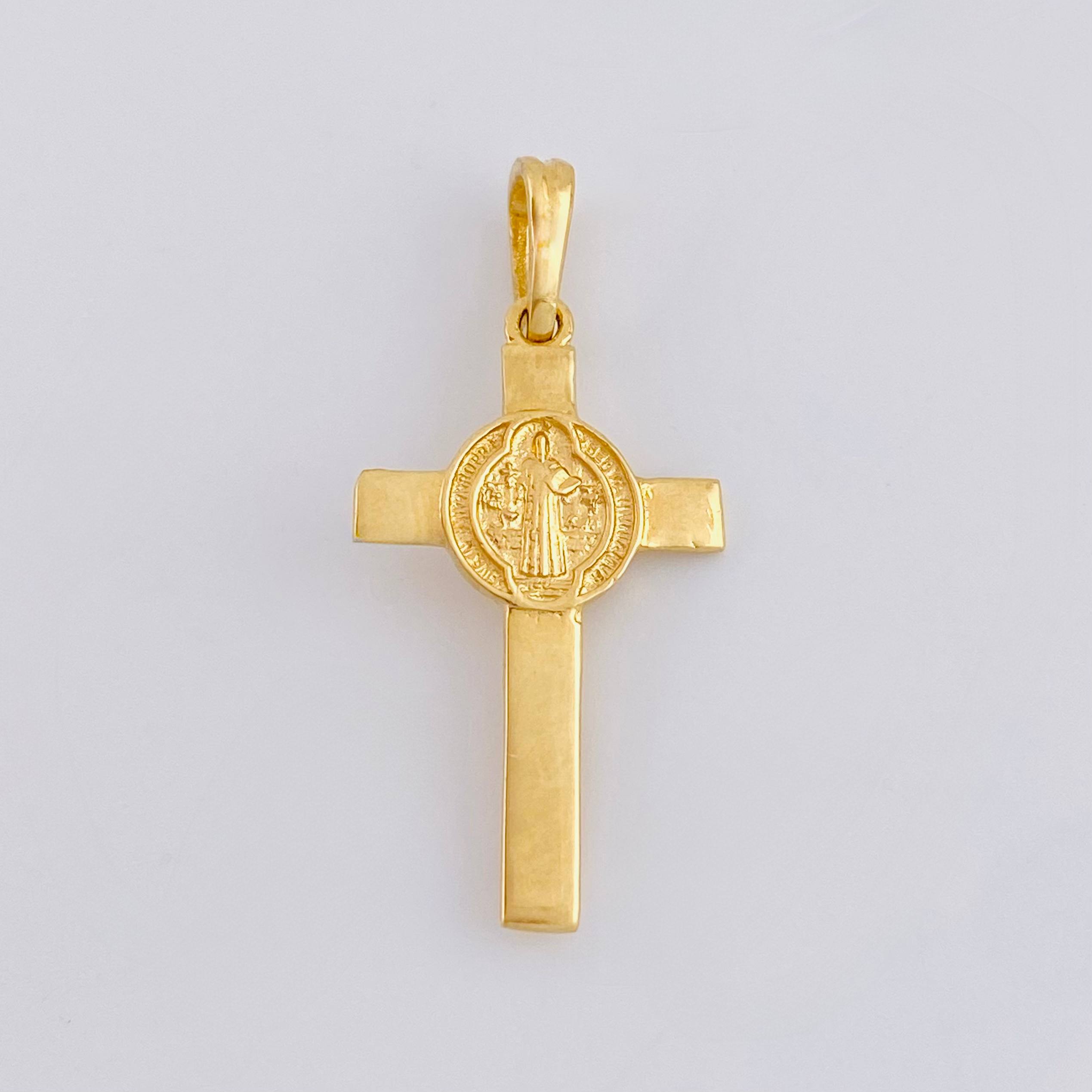 Dije Cruz Cristo San Benito 1.9gr / 1 1/4 in / Oro Amarillo 18K