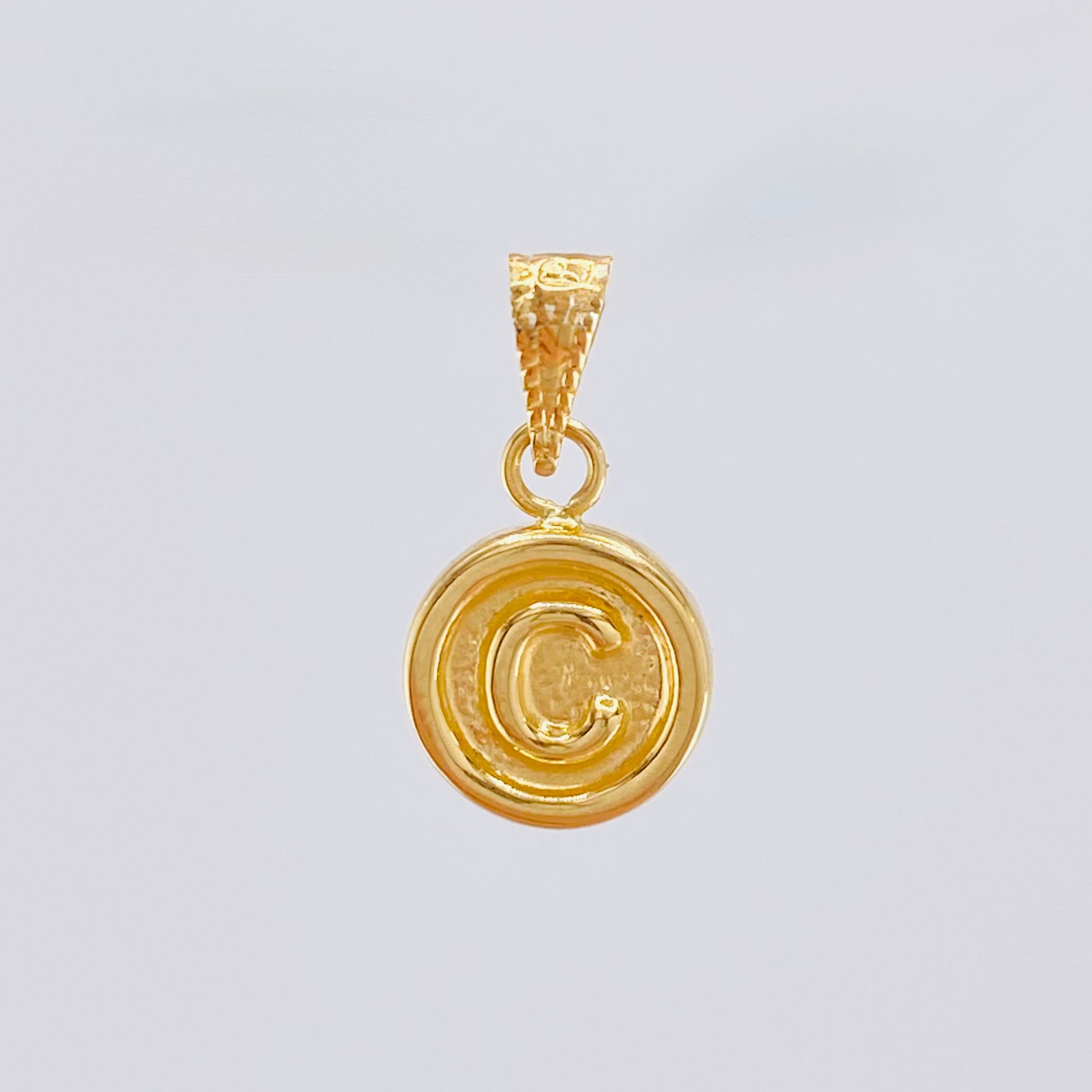 Letter C Pendant 0.4gr / 1/2 in / 18K Yellow Gold *