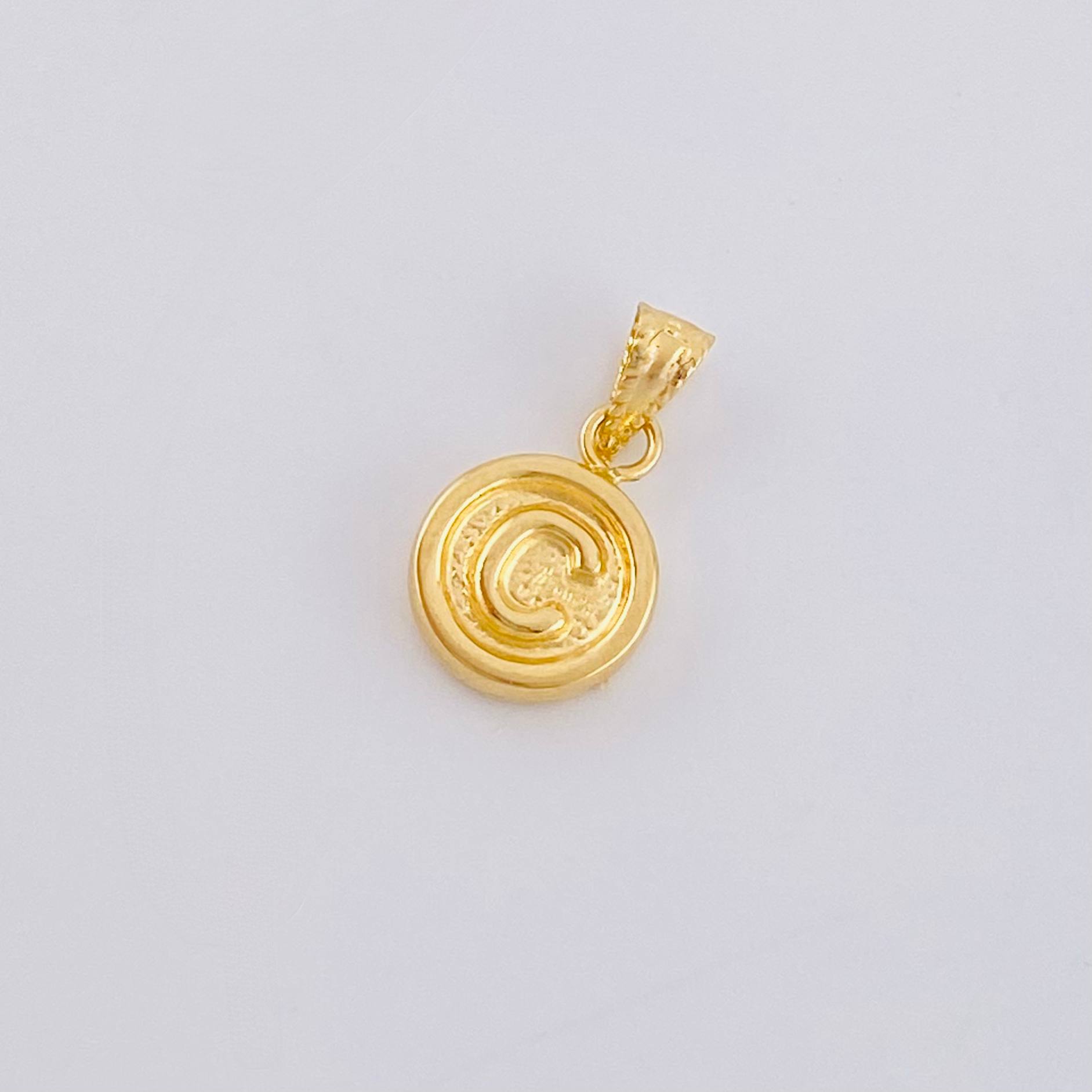 Letter C Pendant 0.4gr / 1/2 in / 18K Yellow Gold *