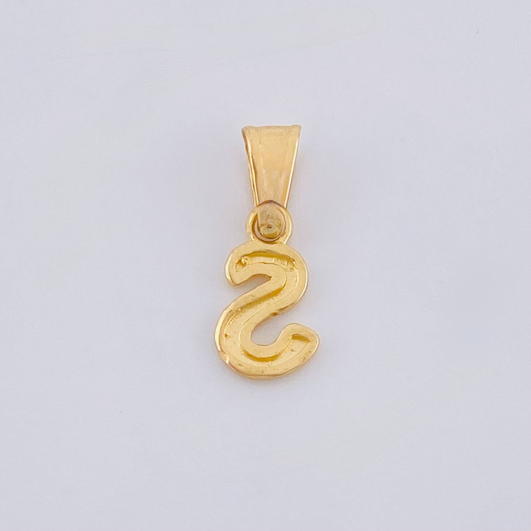 Dije Letra S 0.3gr / 1/2 in / Oro Amarillo 18K ©