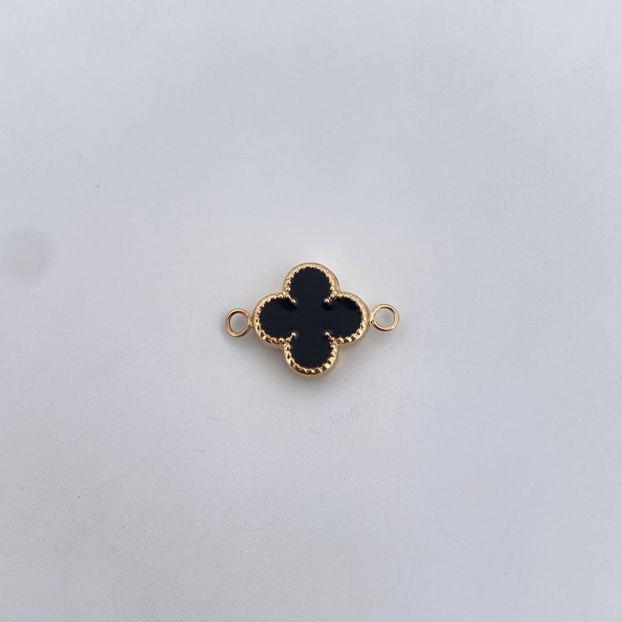 Herraje Trebol 0.75gr / 1.2cm / Electroestatico Oro Amarillo 18K $