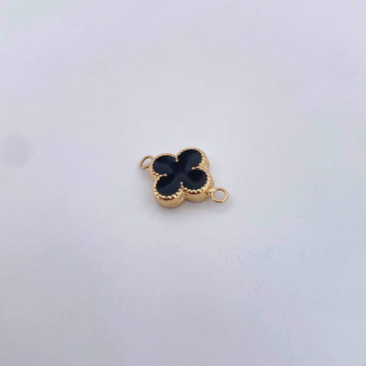 Herraje Trebol 0.75gr / 1.2cm / Electroestatico Oro Amarillo 18K $