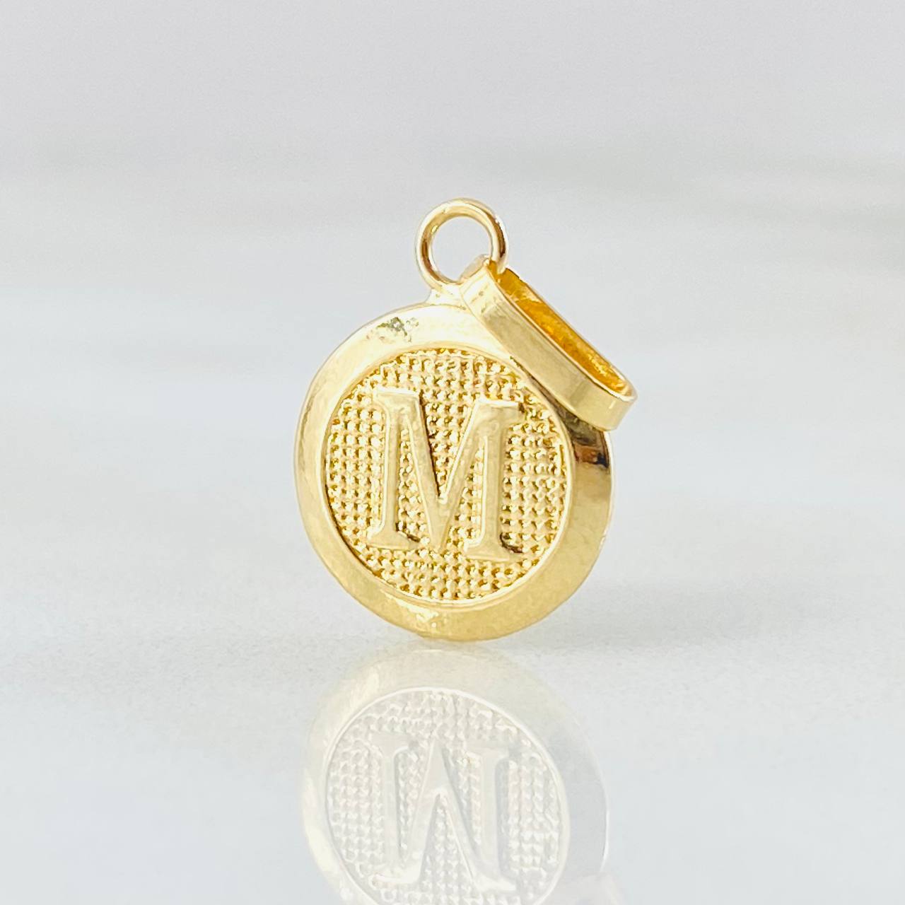 Pendant Letter M 0.6gr / 0.8in / 18K Gold
