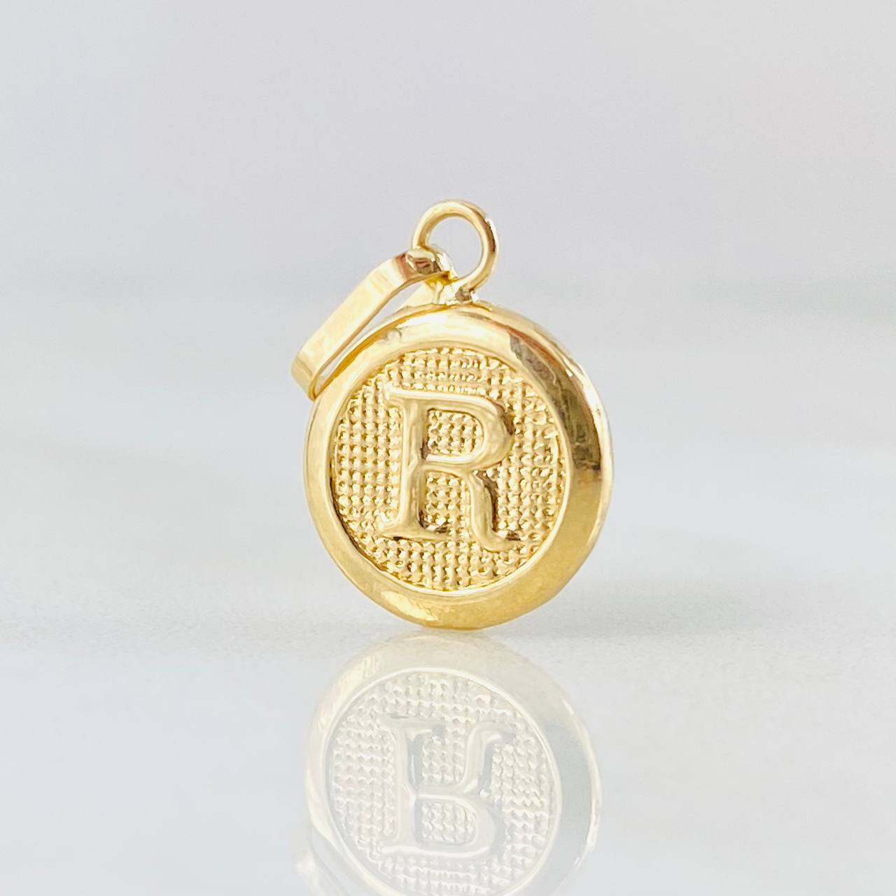 Pendant Letter R 0.65gr / 0.8in / 18K Gold ©