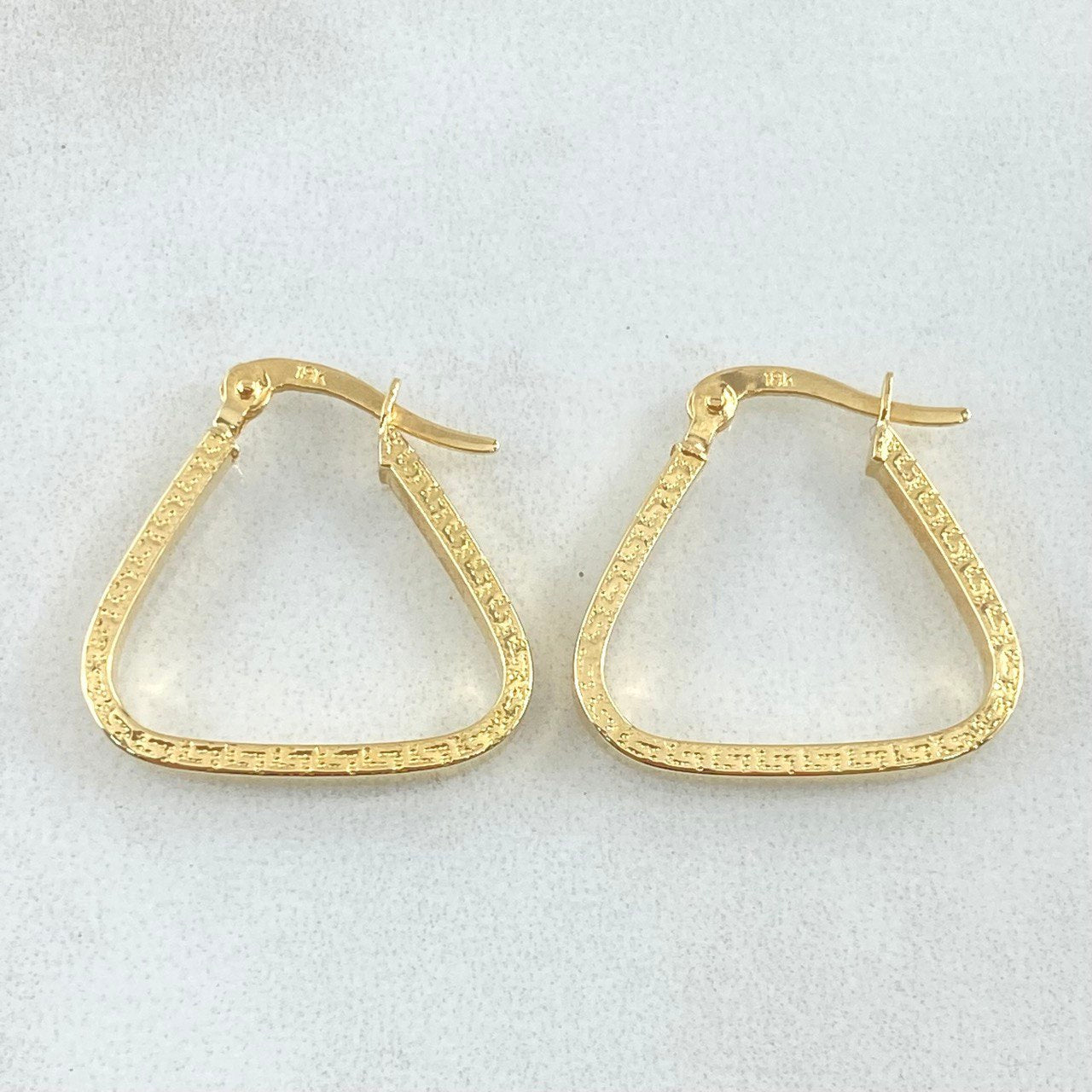 Tribal Triangle Hoop Earrings 1.65gr / 0.8in / 18K Gold