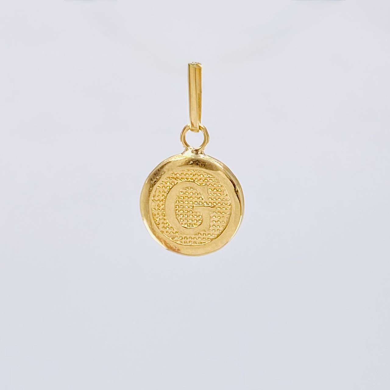 Dije Letra Circulo G 0.45 g / 3/4 in Oro Amarillo 18K