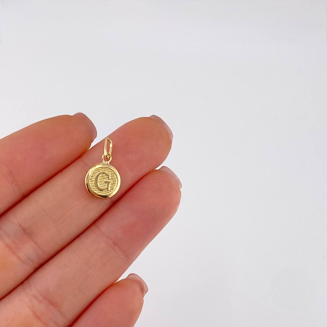 Dije Letra Circulo G 0.45 g / 3/4 in Oro Amarillo 18K
