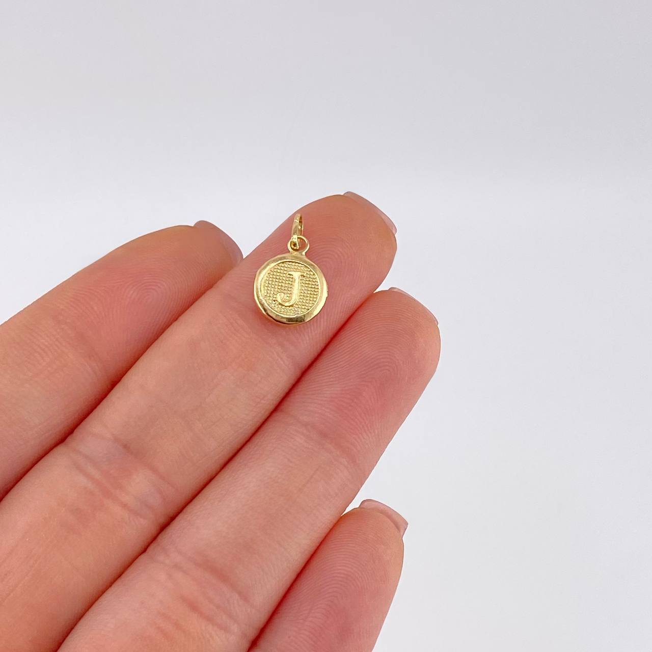Pendant Circle Letter J 0.35 g / 3/4 in Yellow Gold 18K