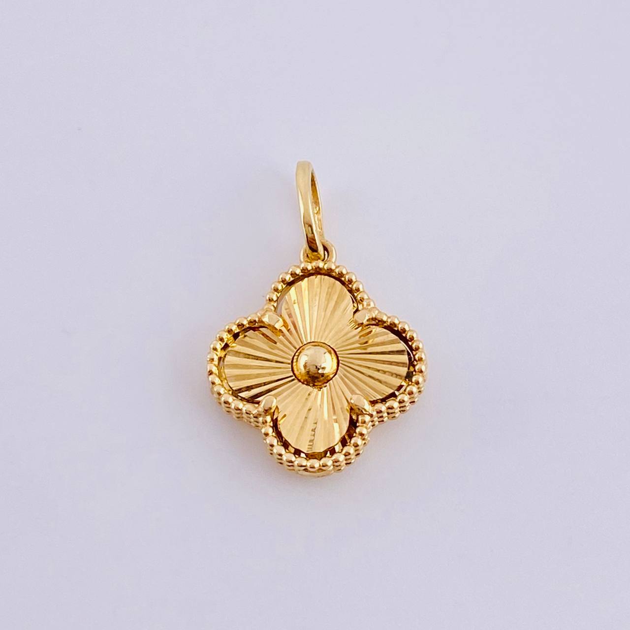 Dije Trebol 2.05gr / 3/4 in / Oro Amarillo 18K *