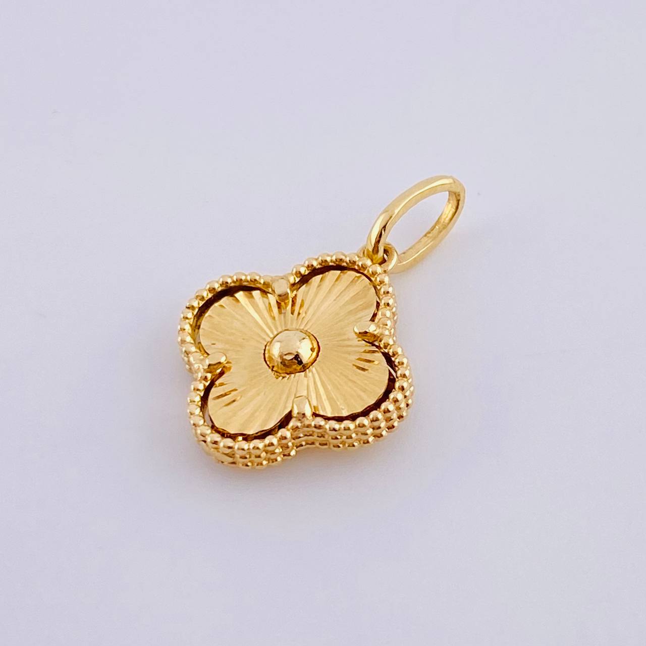 Dije Trebol 2.05gr / 3/4 in / Oro Amarillo 18K *