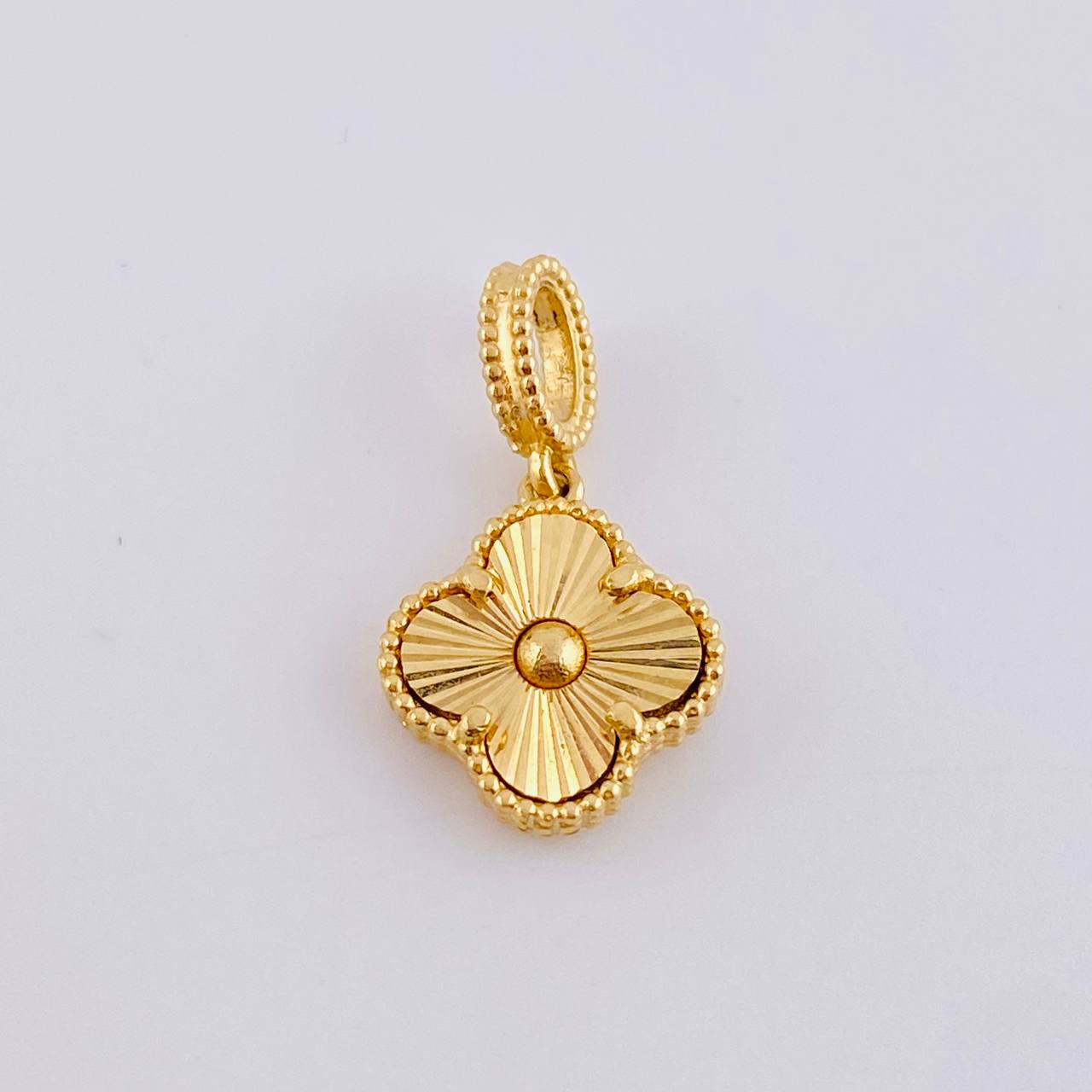 Dije Trebol 2.3gr / 3/4 in / Oro Amarillo 18K *
