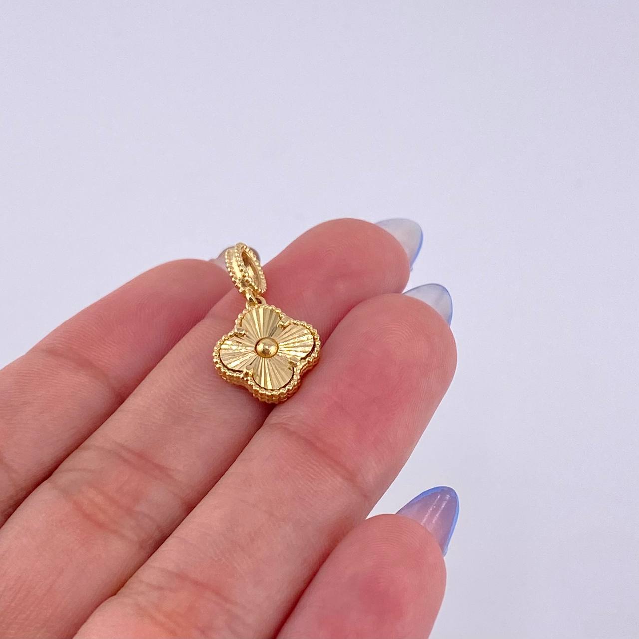 Dije Trebol 2.3gr / 3/4 in / Oro Amarillo 18K *