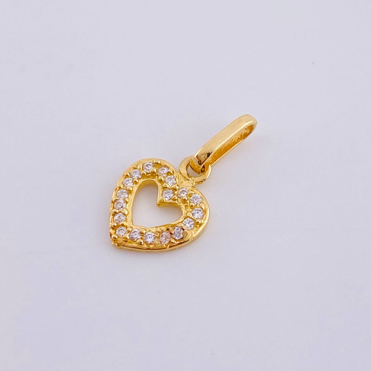 Dije Silueta Corazón Tupido 0.7gr / 3/4 in / Oro Amarillo 18K ©
