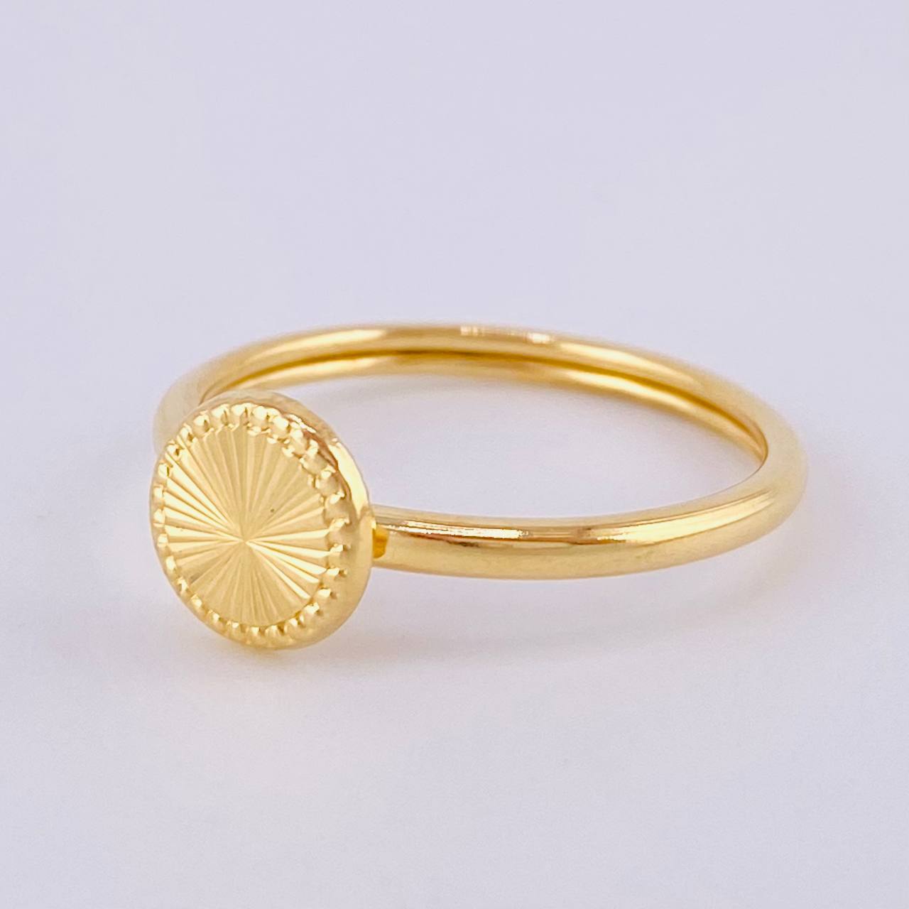 Anillo Circulo Diamantado Bordeado 1.4gr / T8 1/2 / Oro Amarillo 18K ©