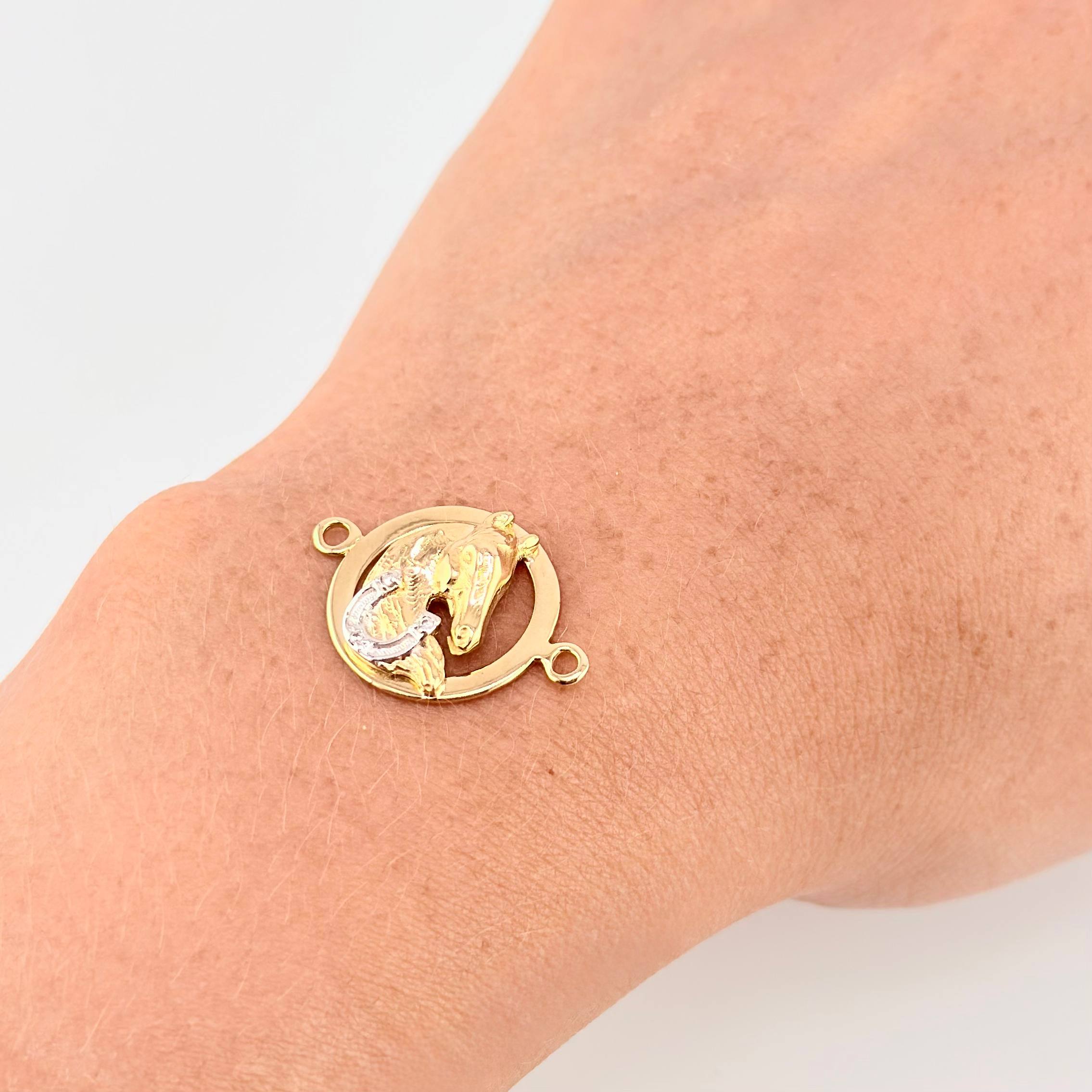 Charm Horse Horseshoe 2.35gr / 1 in / Two-Tone Yellow White 18K Gold ©