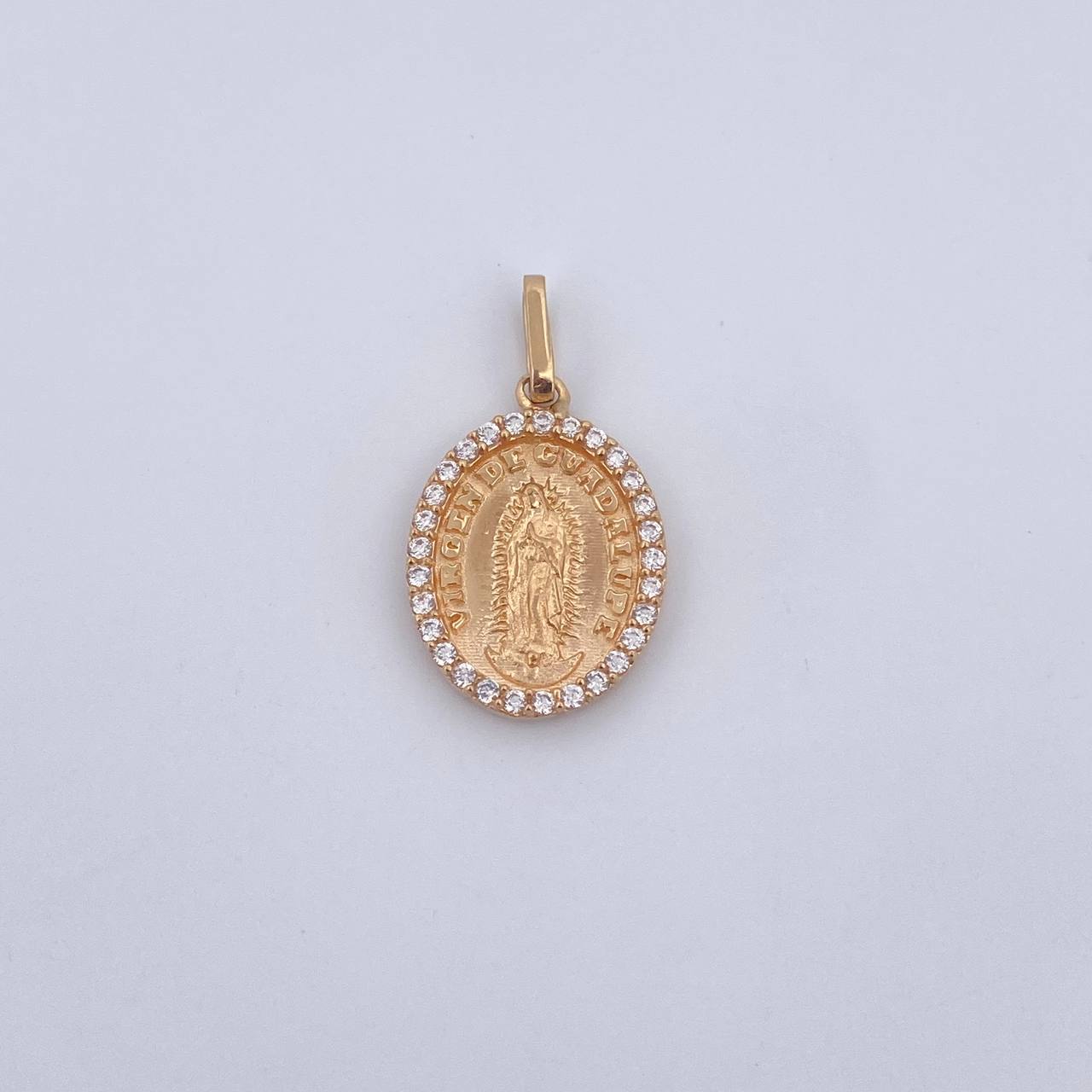 Dije Virgen Guadalupe 3.05gr / 2.4cm / Circones Blancos Oro Amarillo 18K $