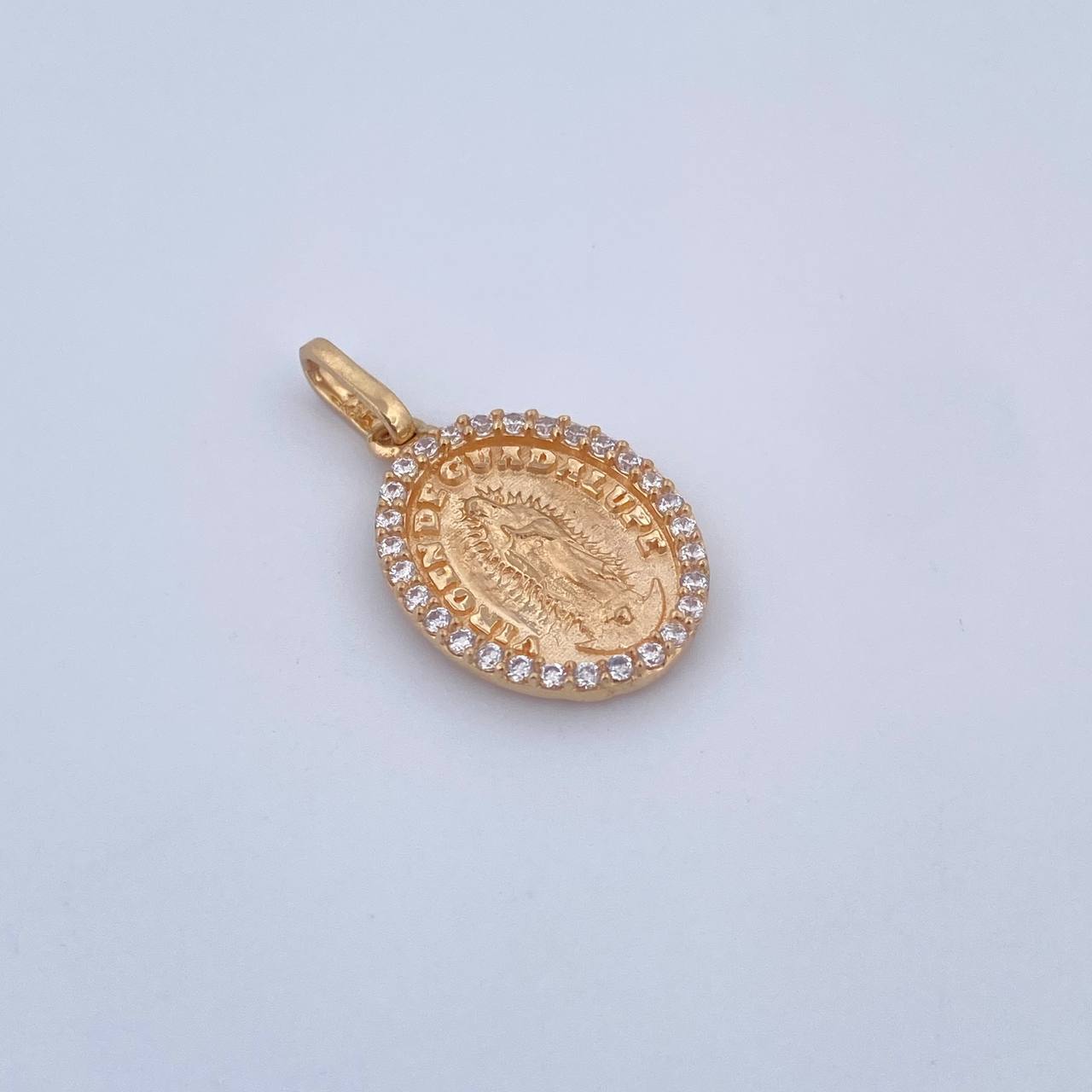Dije Virgen Guadalupe 3.05gr / 2.4cm / Circones Blancos Oro Amarillo 18K $