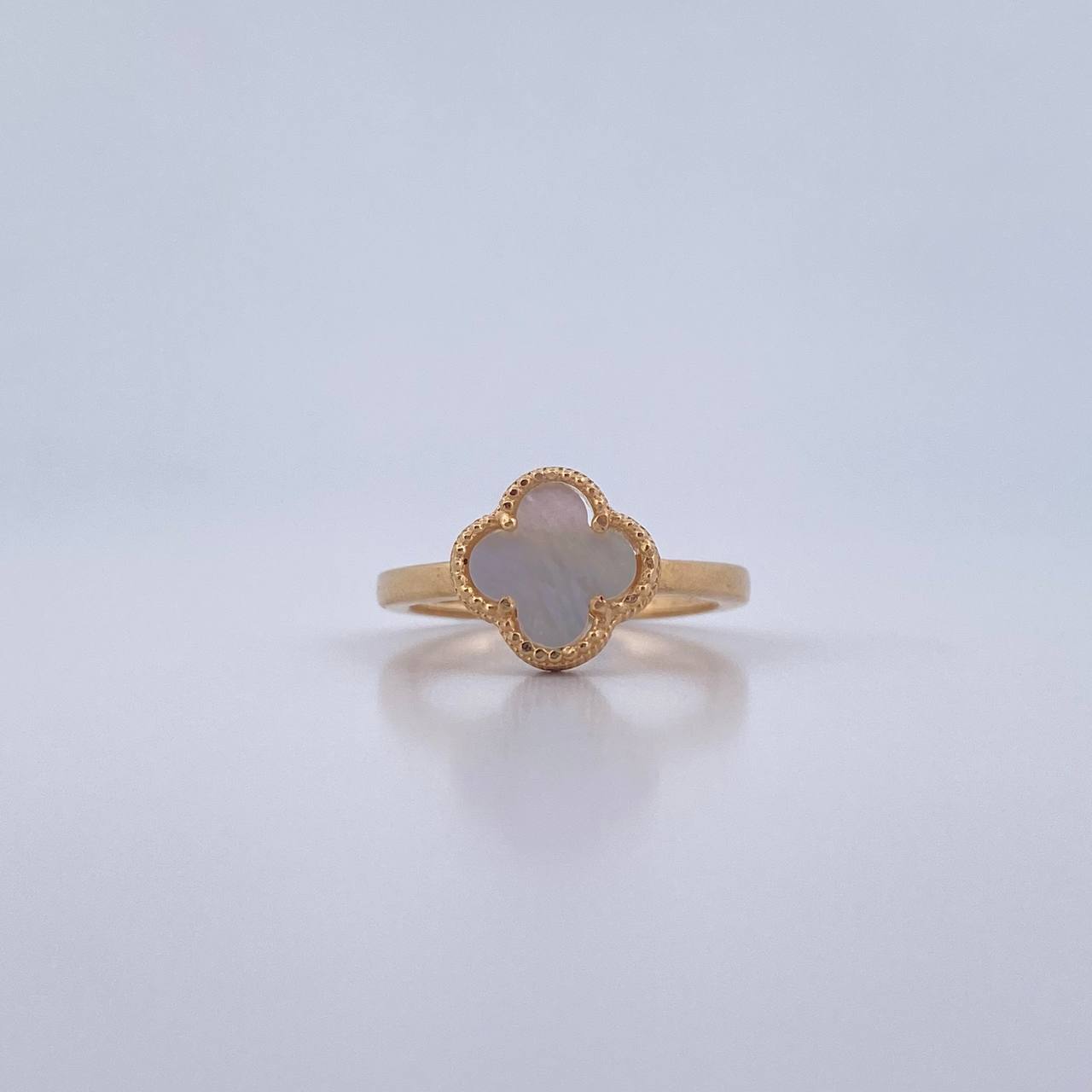 Anillo Trebol 3gr / T5 3/4 / Nacar Blanco Oro Amarillo 18K $