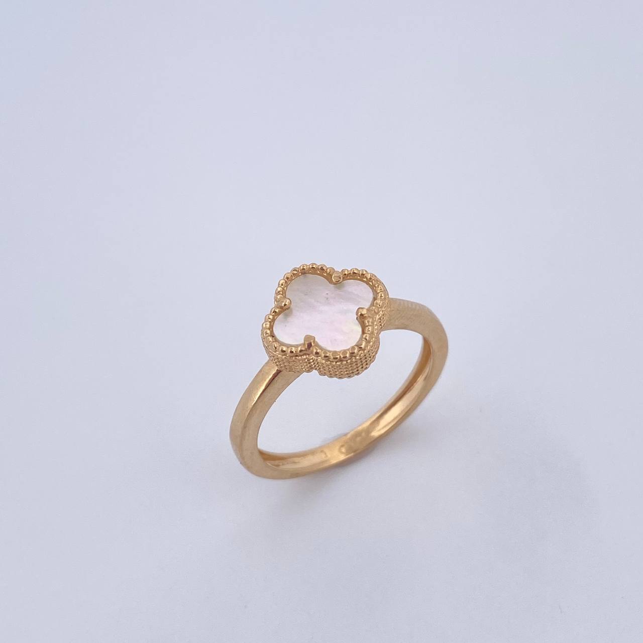 Anillo Trebol 3gr / T5 3/4 / Nacar Blanco Oro Amarillo 18K $
