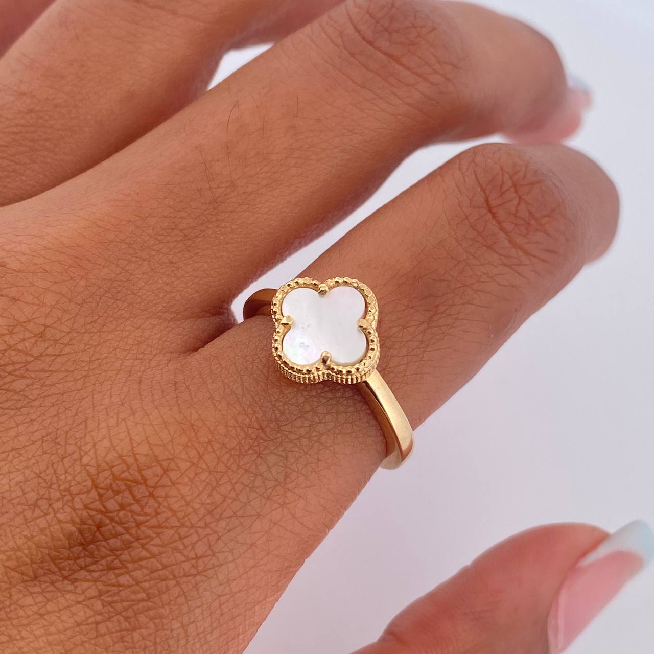 Anillo Trebol 3gr / T5 3/4 / Nacar Blanco Oro Amarillo 18K $