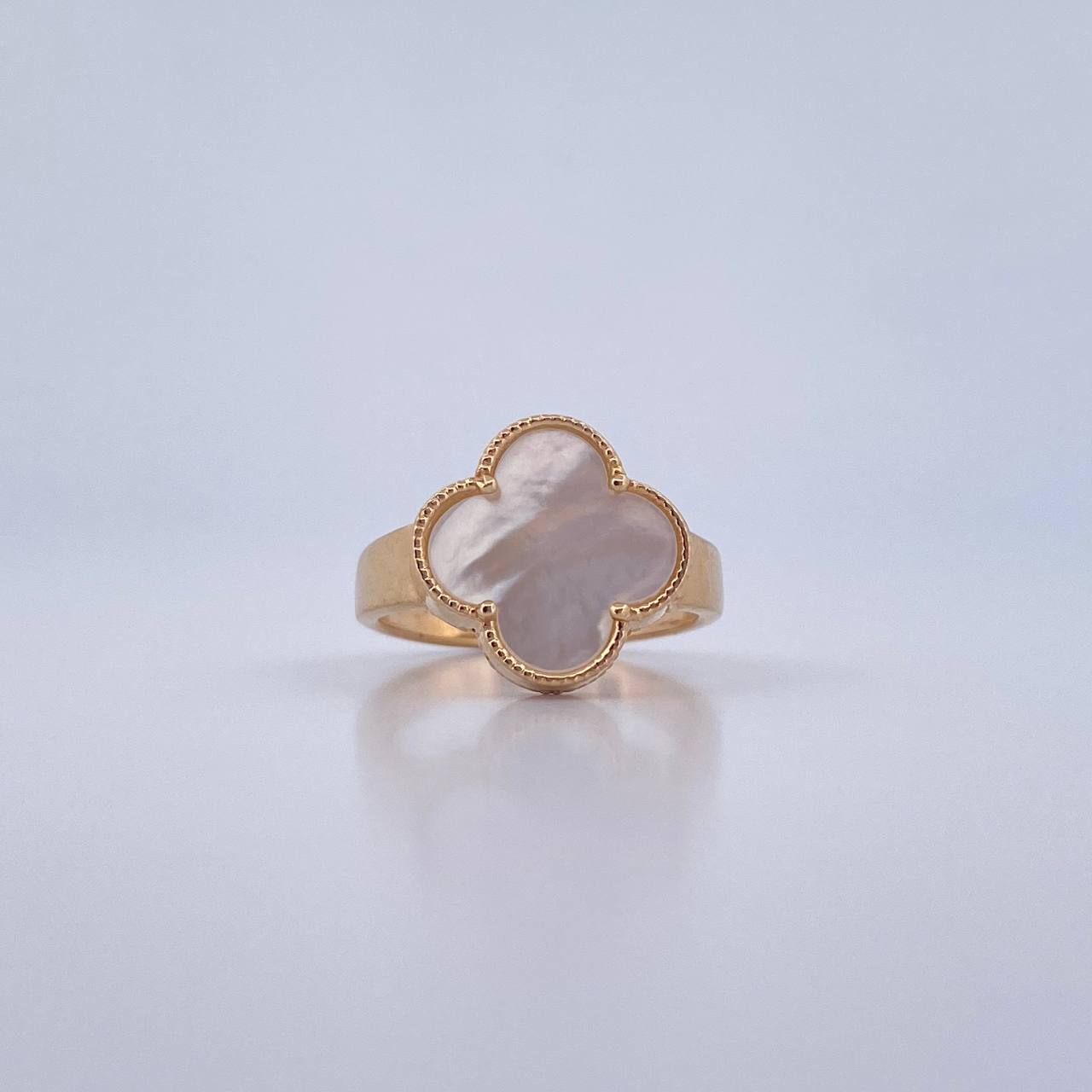 Ring Clover 4.3gr / Size 7 1/4 / White Mother-of-Pearl 18K Yellow Gold $