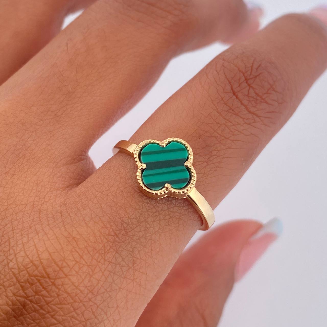 Anillo Trebol  1.95gr / T6 1/4 / Malaquita Verde Oro Amarillo 18K $