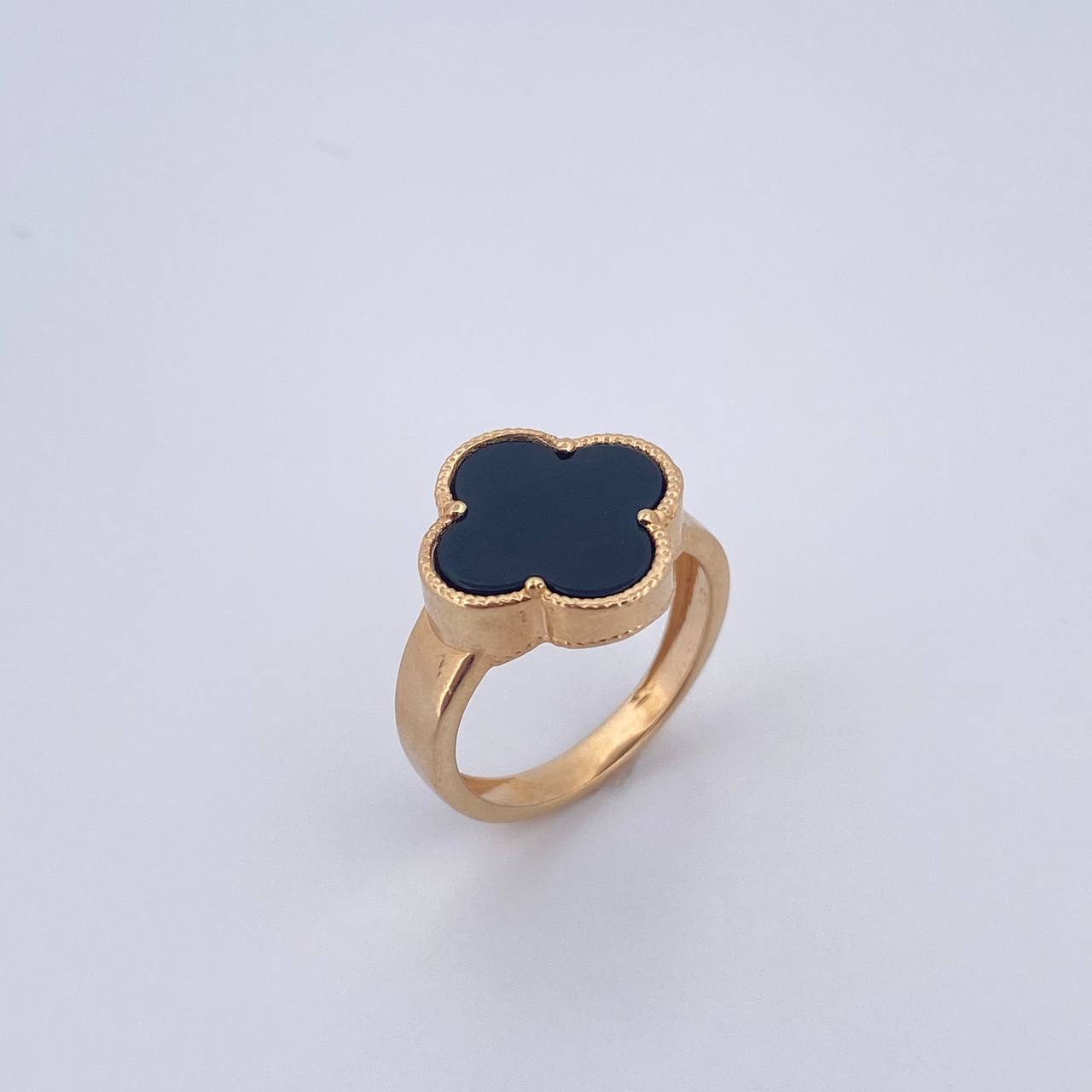 Anillo Trebol 4.65gr / T6 3/4 / Onix Negro Oro Amarillo 18K $