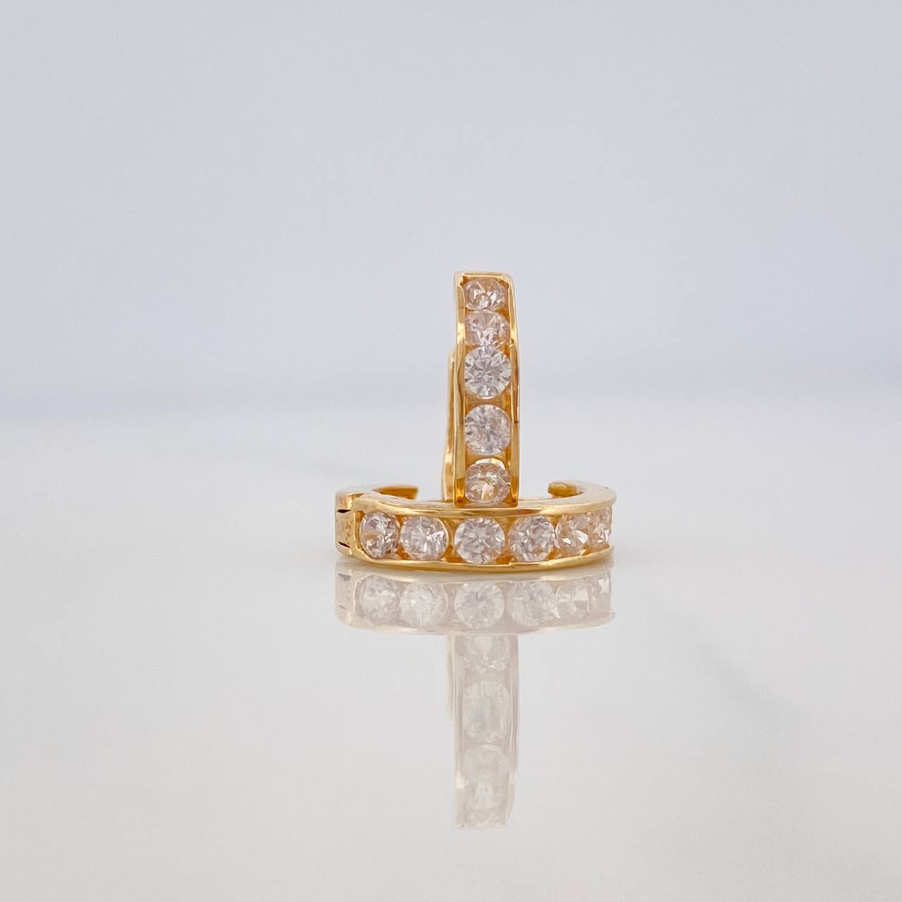 Hoop Earrings Channel 1.7gr / 1/2 in / 18K Yellow Gold $