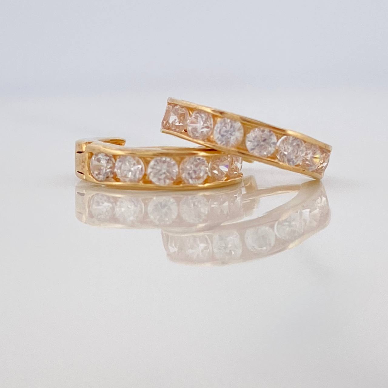 Hoop Earrings Channel 1.7gr / 1/2 in / 18K Yellow Gold $