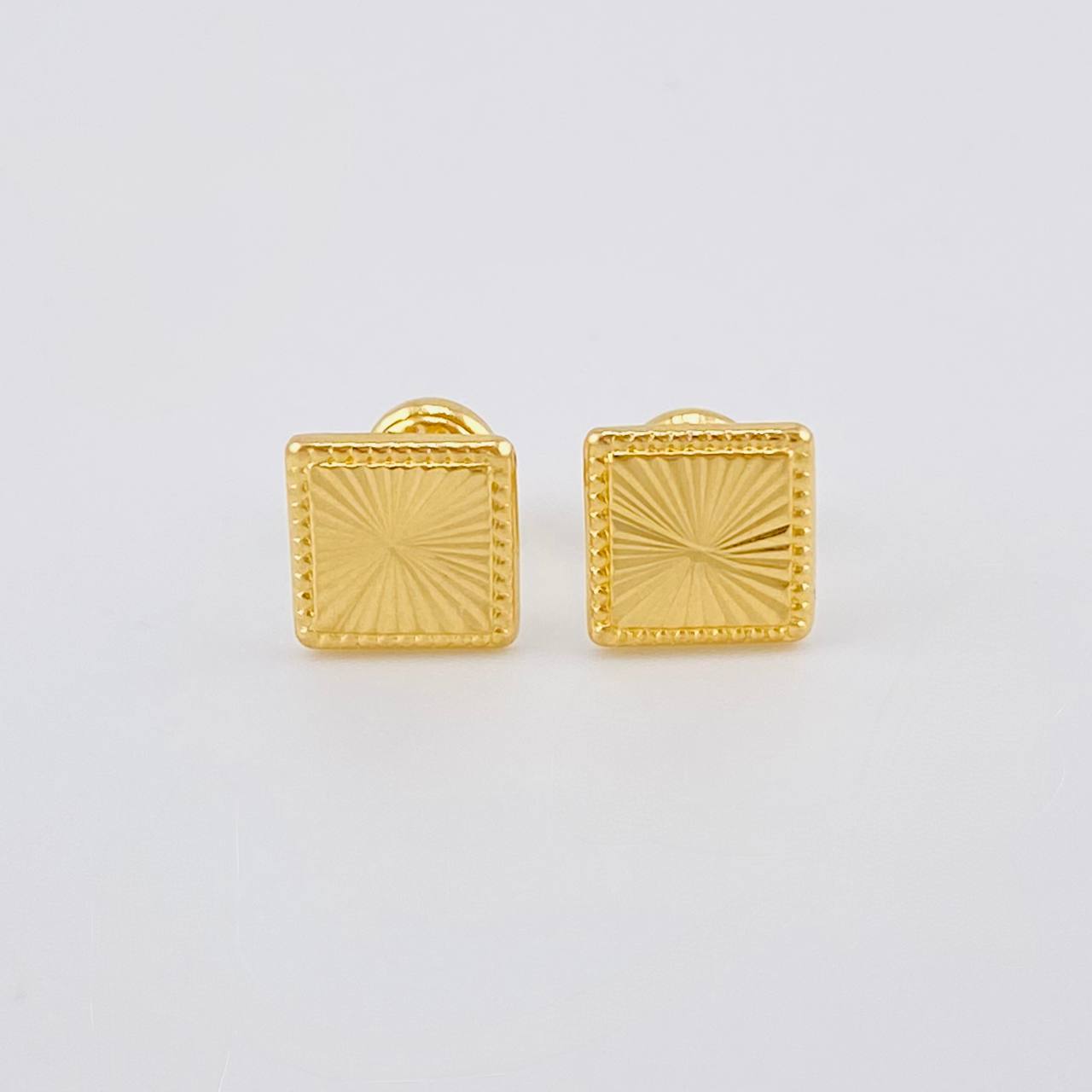 Topos Cuadro Diamantado 0.95g / in / 8.1mm Oro Amarillo 18K