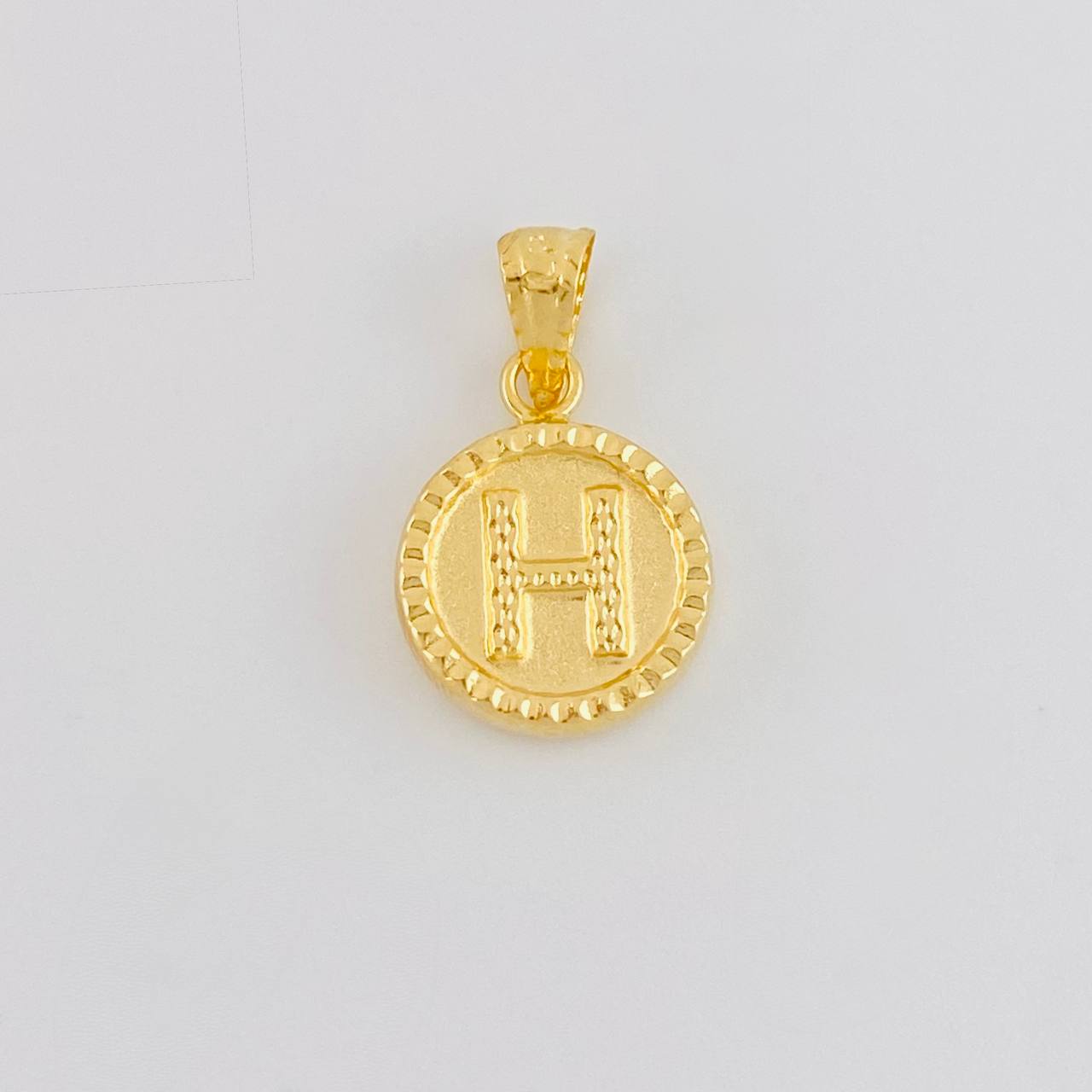 Dije Letra H Doble Textura 0.65g / 3/4 in Oro Amarillo 18K