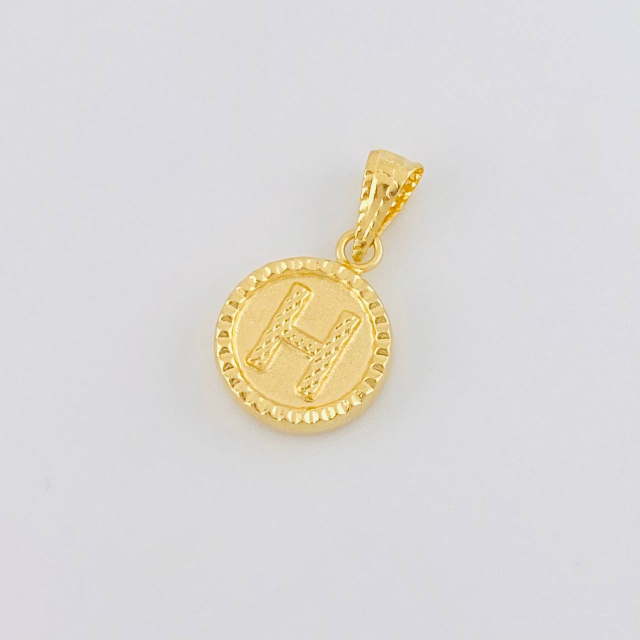 Dije Letra H Doble Textura 0.6g / 3/4 in Oro Amarillo 18K
