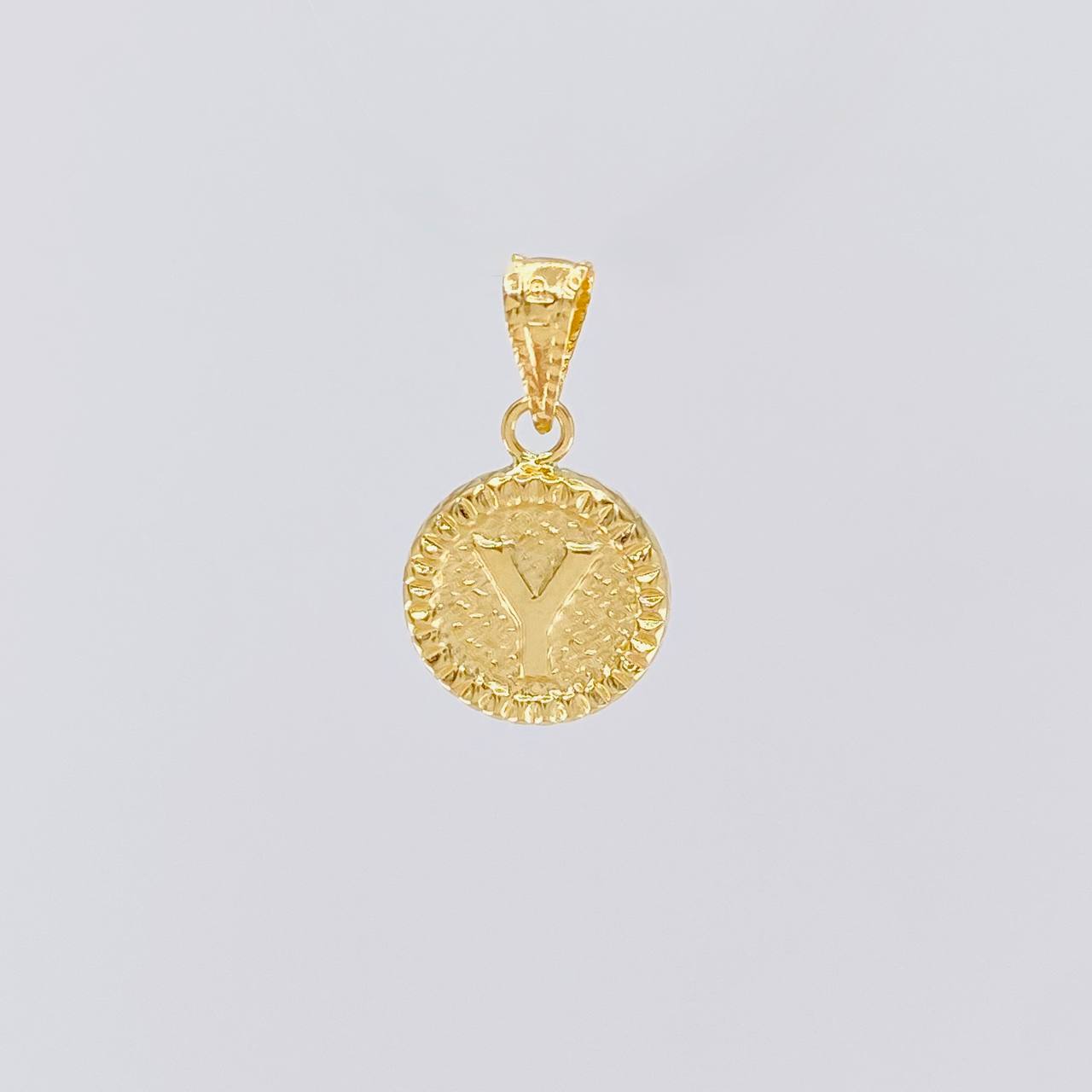 Dije Letra Y Marco Bordeado 0.55g / 3/4 in Oro Amarillo 18K