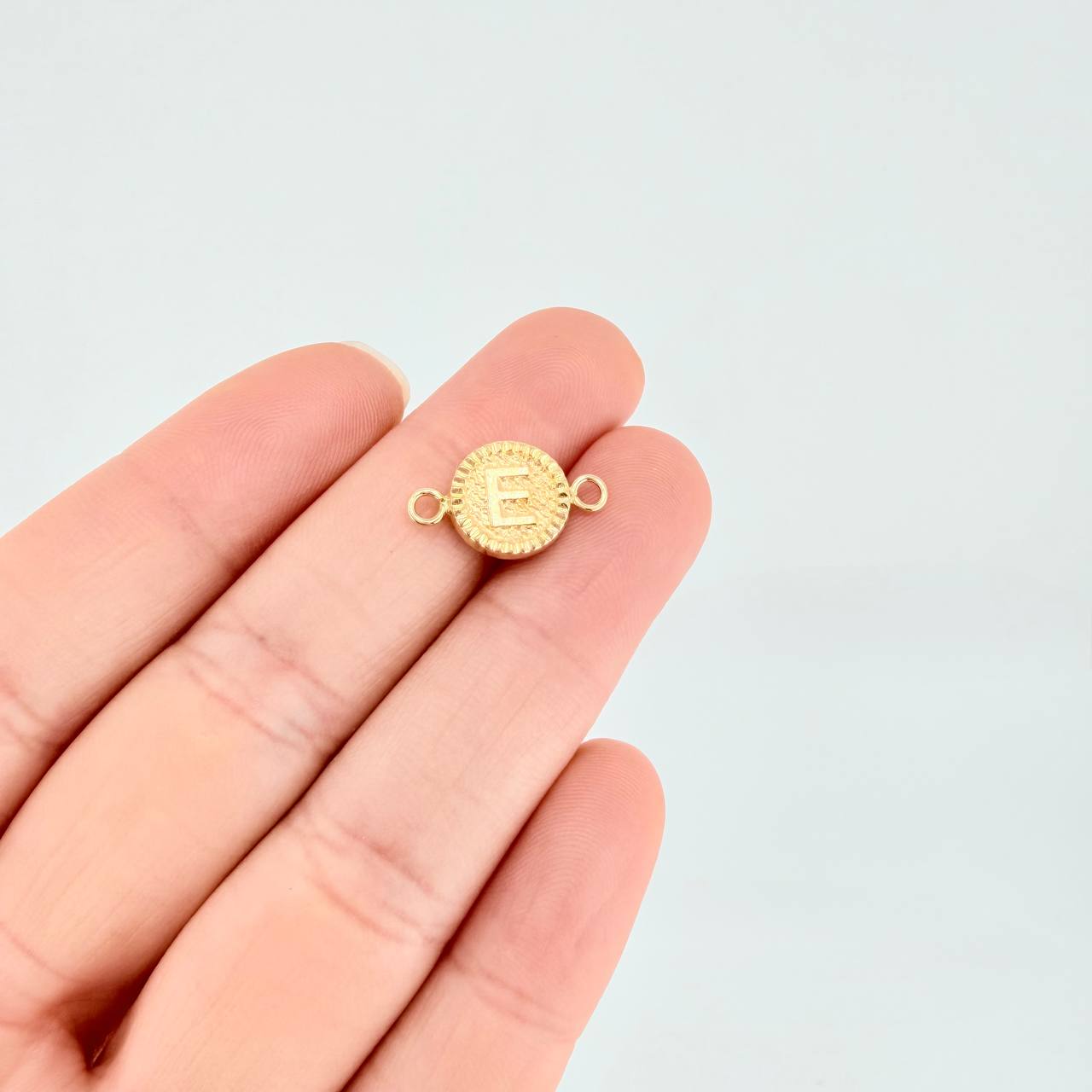 Charm Letter E Framed Border 0.55g / 3/4 in 18K Yellow Gold