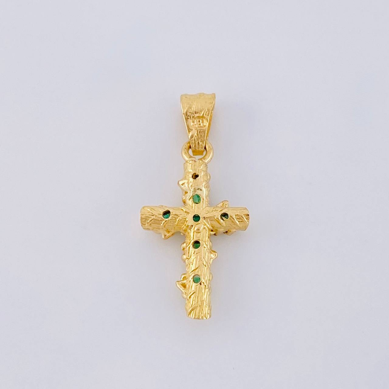 Pendant Trunk Cross Emeralds 80Pts 1.8 g / 1 1/4 in 18K Yellow Gold
