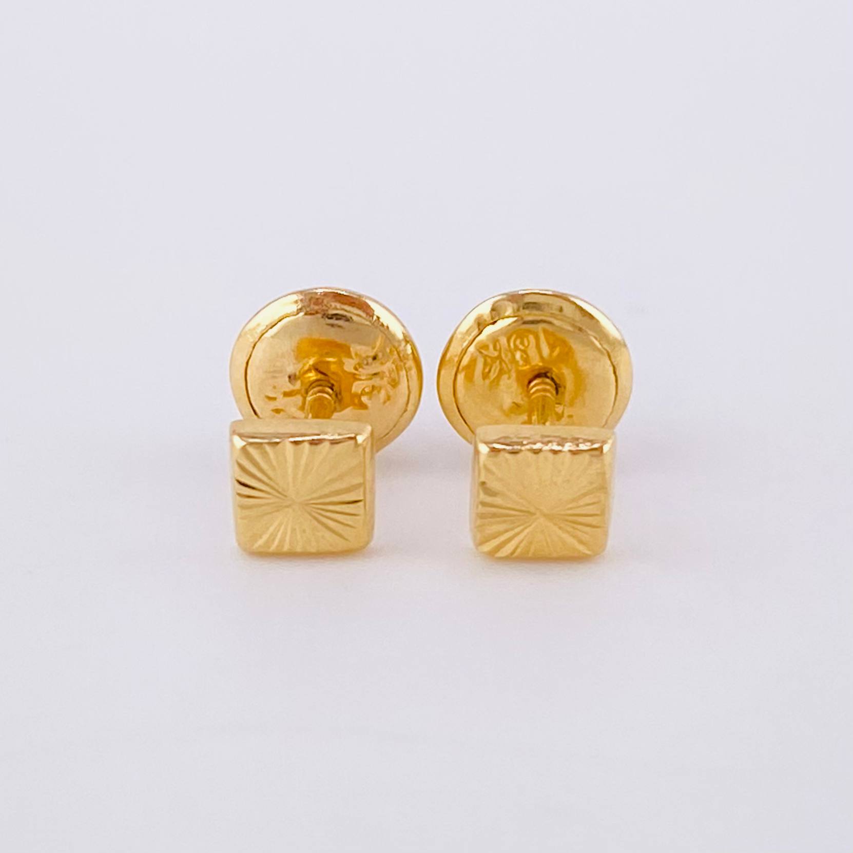 Topos Cuadrado Diamantado 0.5g / in / 4.1mm Oro Amarillo 18K