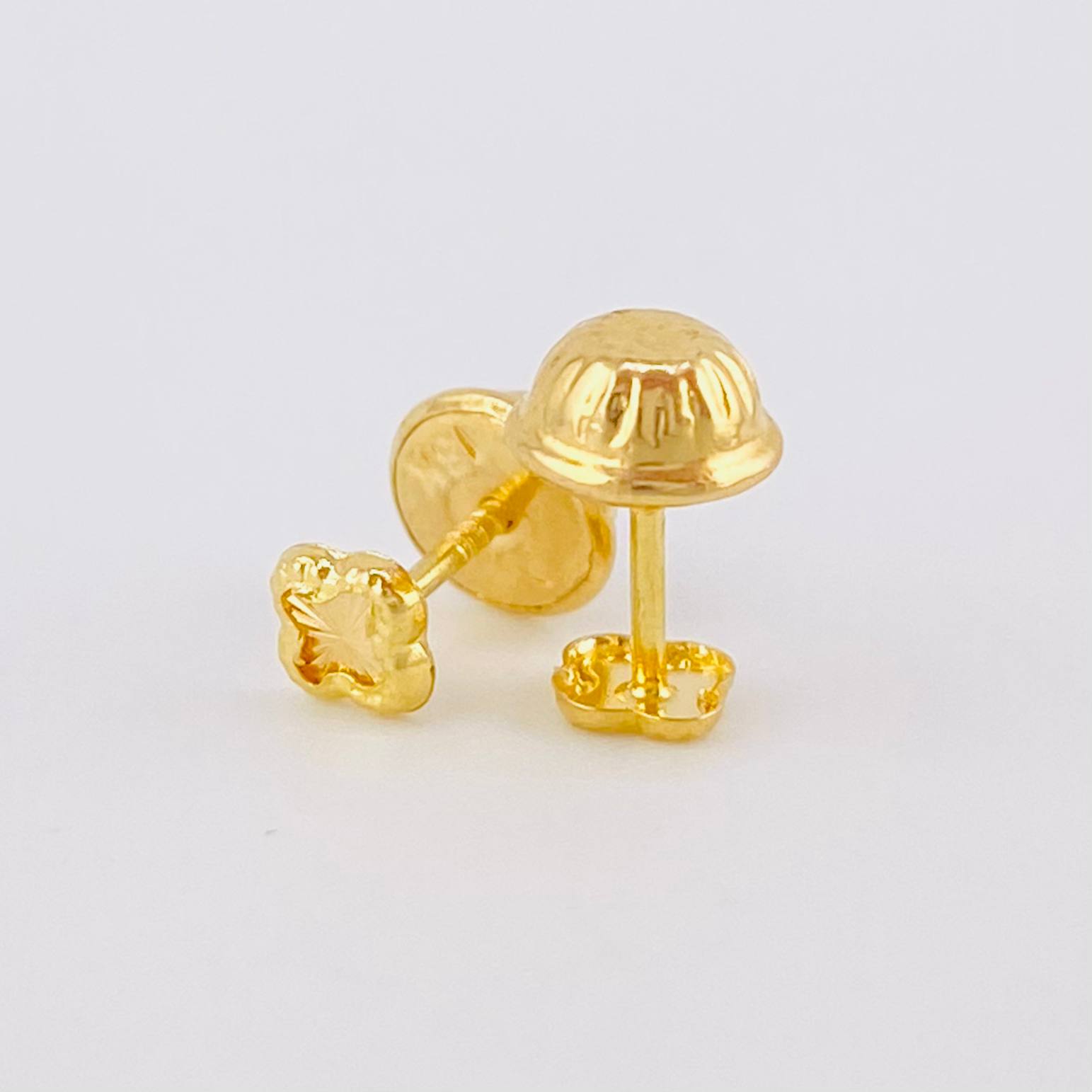 Stud Earrings Clover Diamond Cut 0.4g / in / 4.1mm Yellow Gold 18K