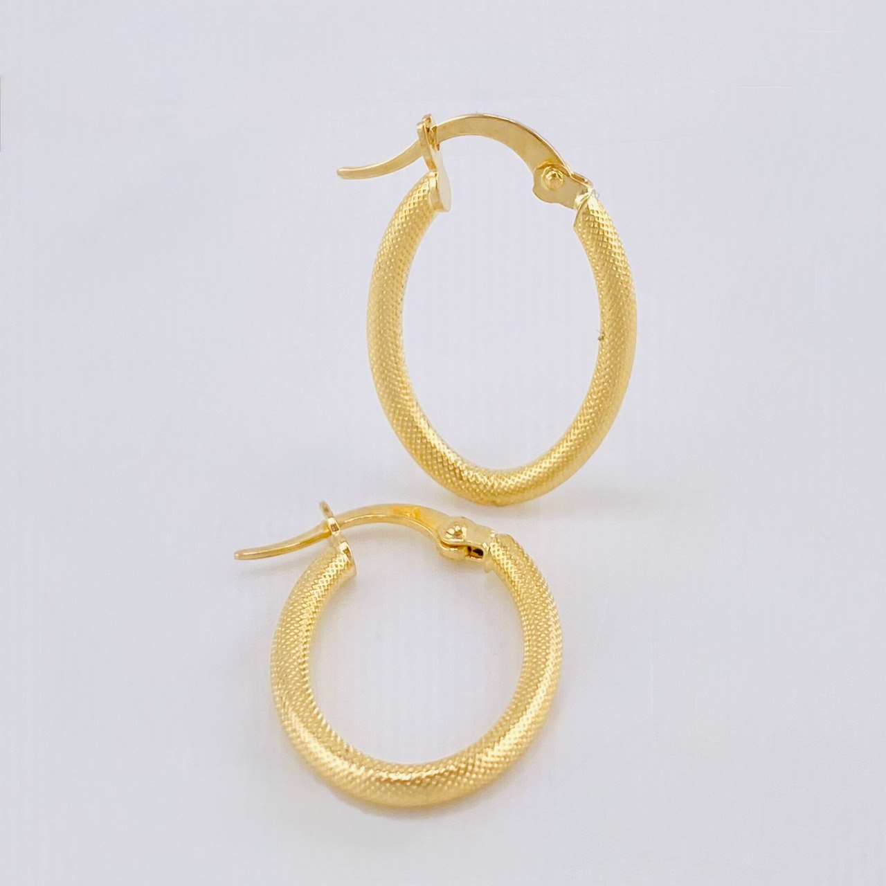 Candongas Cloe Escamada 1.3gr / 1 in / Oro Amarillo 18K