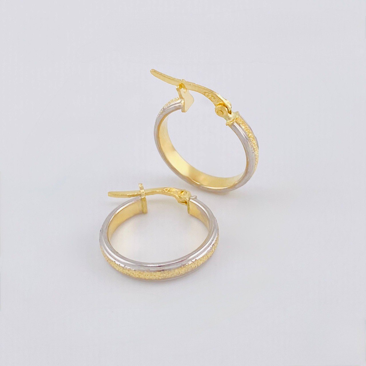 Candongas Carril Escamada 1.9gr / 3/4 in / Dos Oros Amarillo Blanco 18K