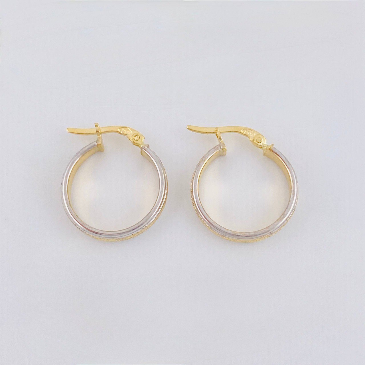 Candongas Carril Escamado 2.1gr / 3/4 in / Dos Oros Amarillo Blanco 18K *