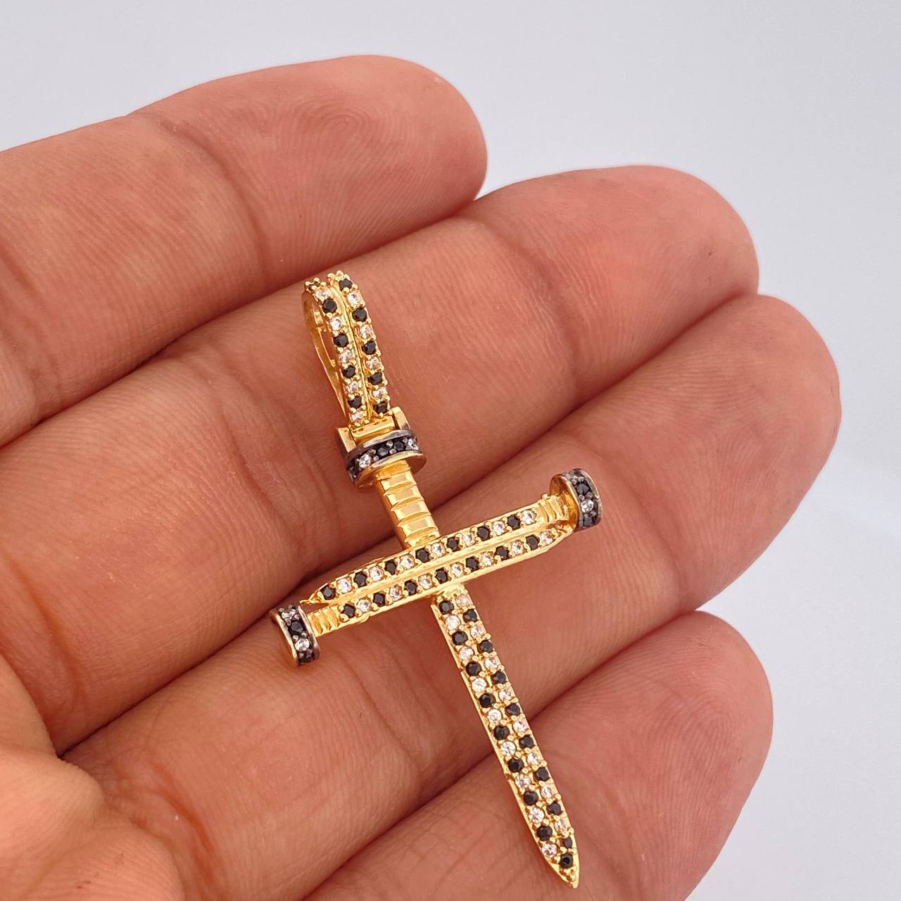 Pendant Nail Cross 4.25gr / 1.9in / Two-Tone Black Yellow 18K $