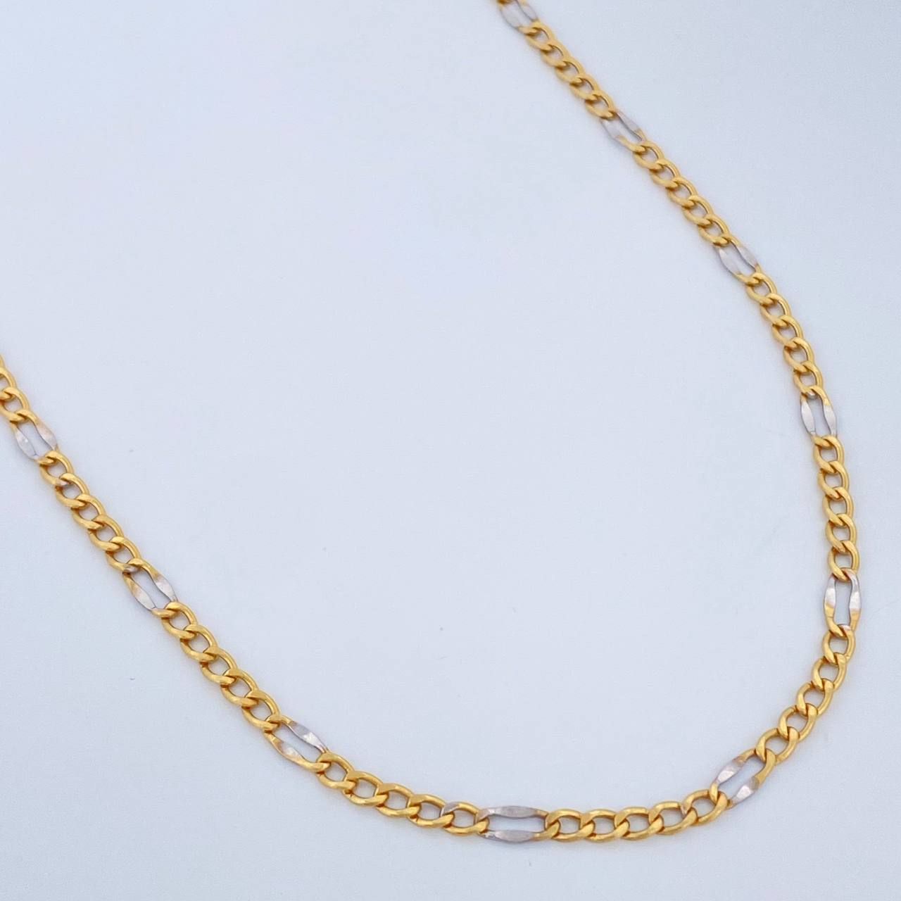 Cadena Figaro 3.1gr / 59.8cm / Dos Oros Amarillo Blanco +1 18K $