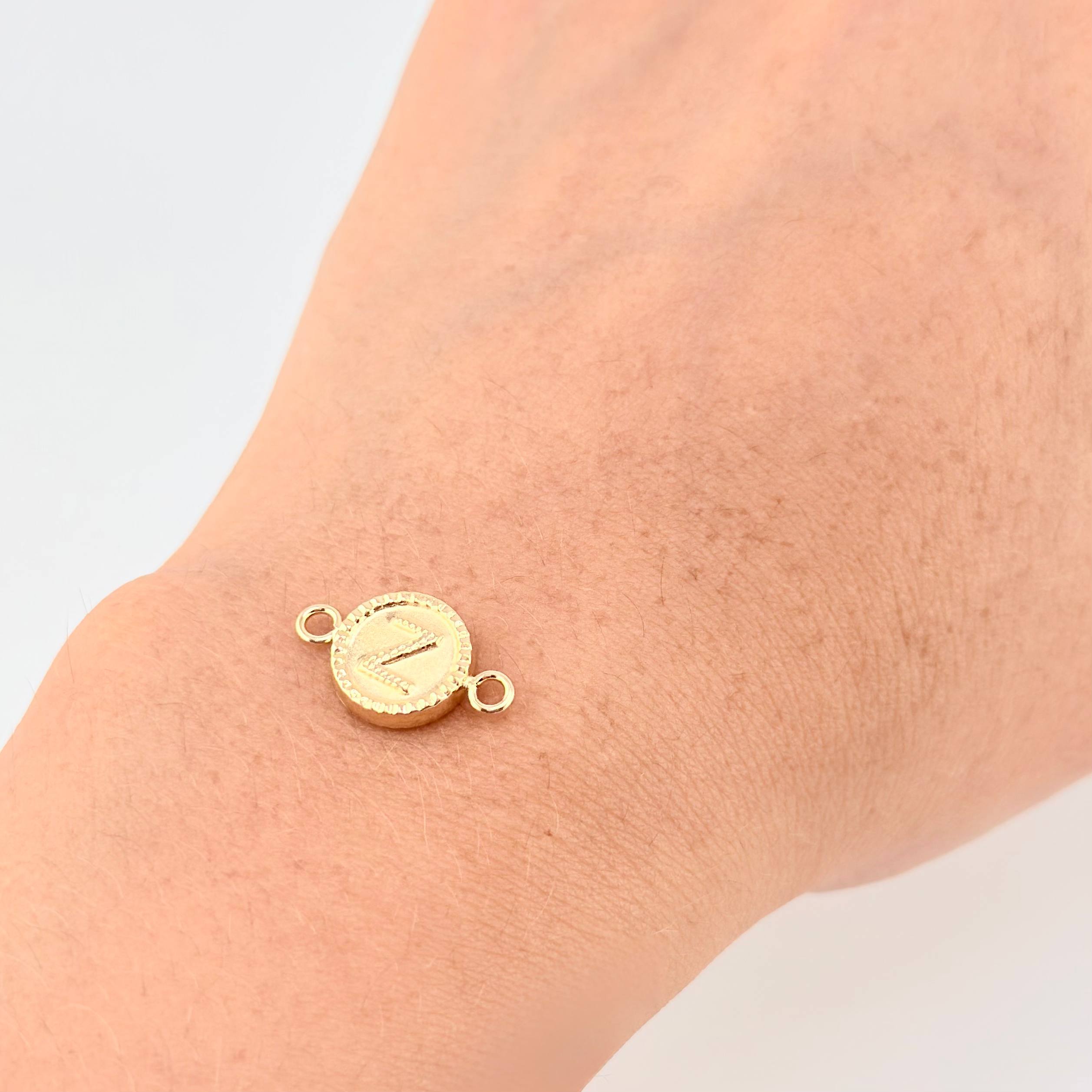 Charm Letter Z Double Texture 0.6g / 3/4 in 18K Yellow Gold