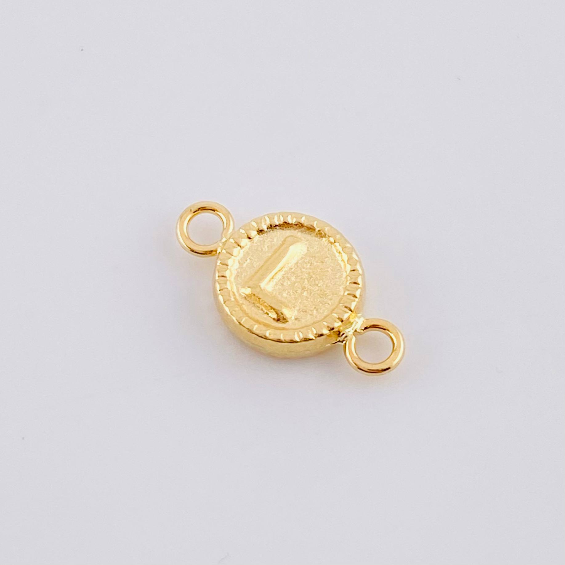 Herraje Letra L Marco Bordeado 0.4g / 1/2 in Oro Amarillo 18K