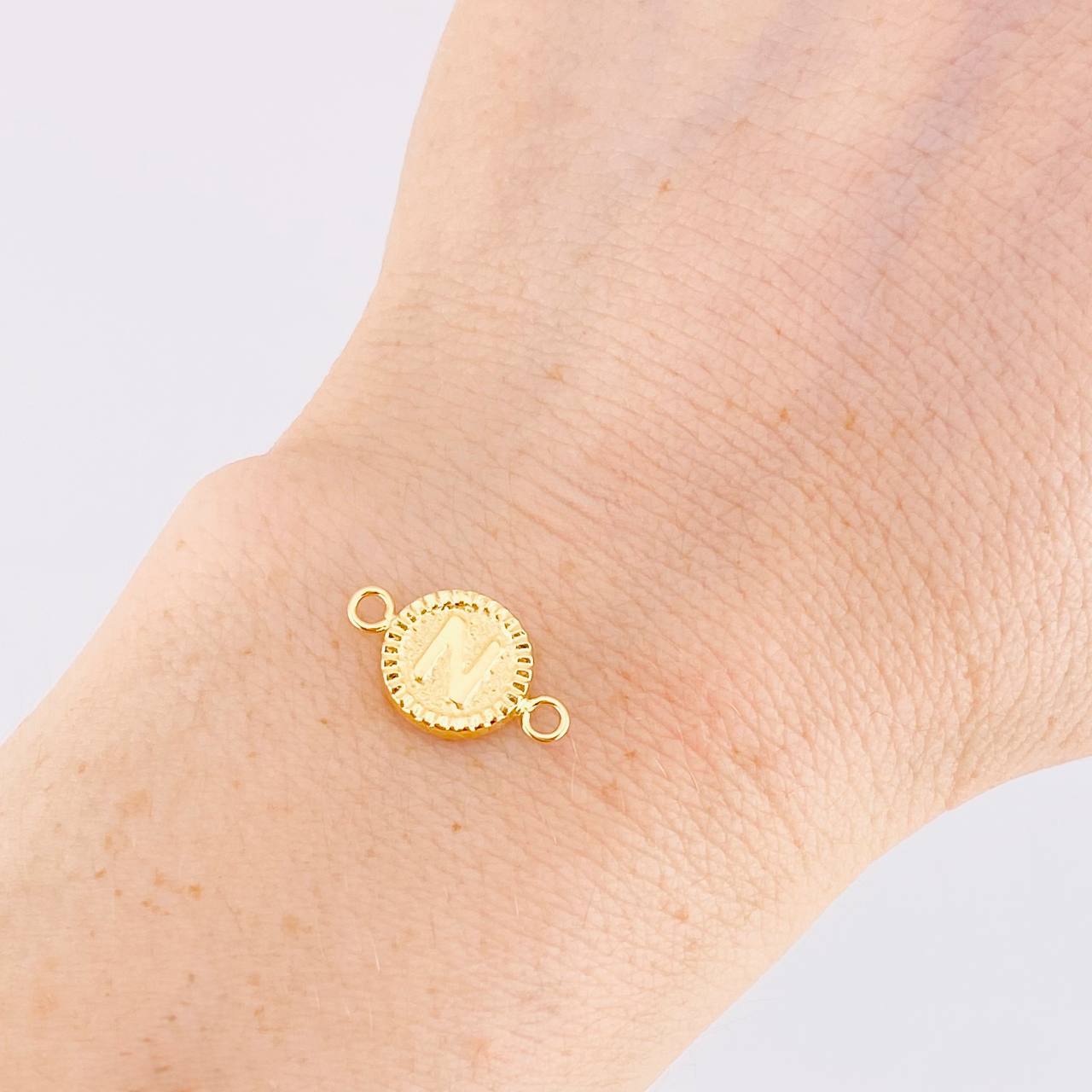 Herraje Letra N Marco Bordeado 0.55g / 3/4 in Oro Amarillo 18K
