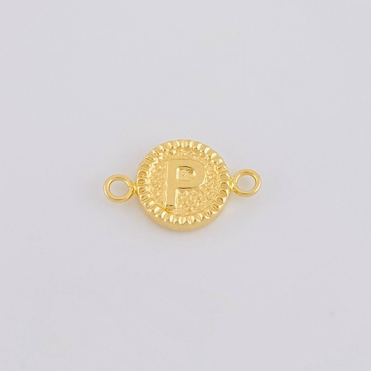 Herraje Letra P Marco Bordeado 0.55g / 3/4 in Oro Amarillo 18K